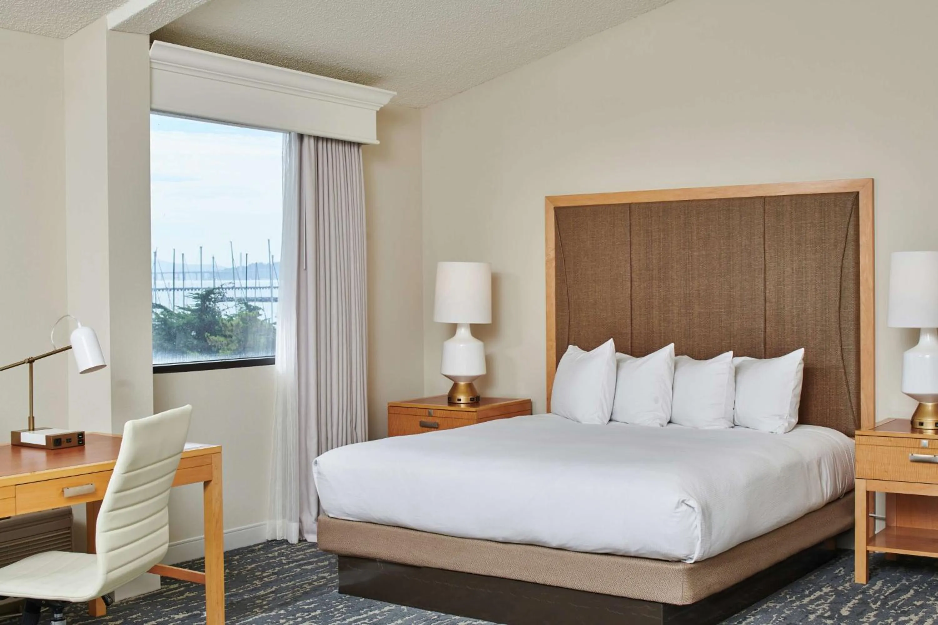 Bed in DoubleTree by Hilton Hotel Berkeley Marina
