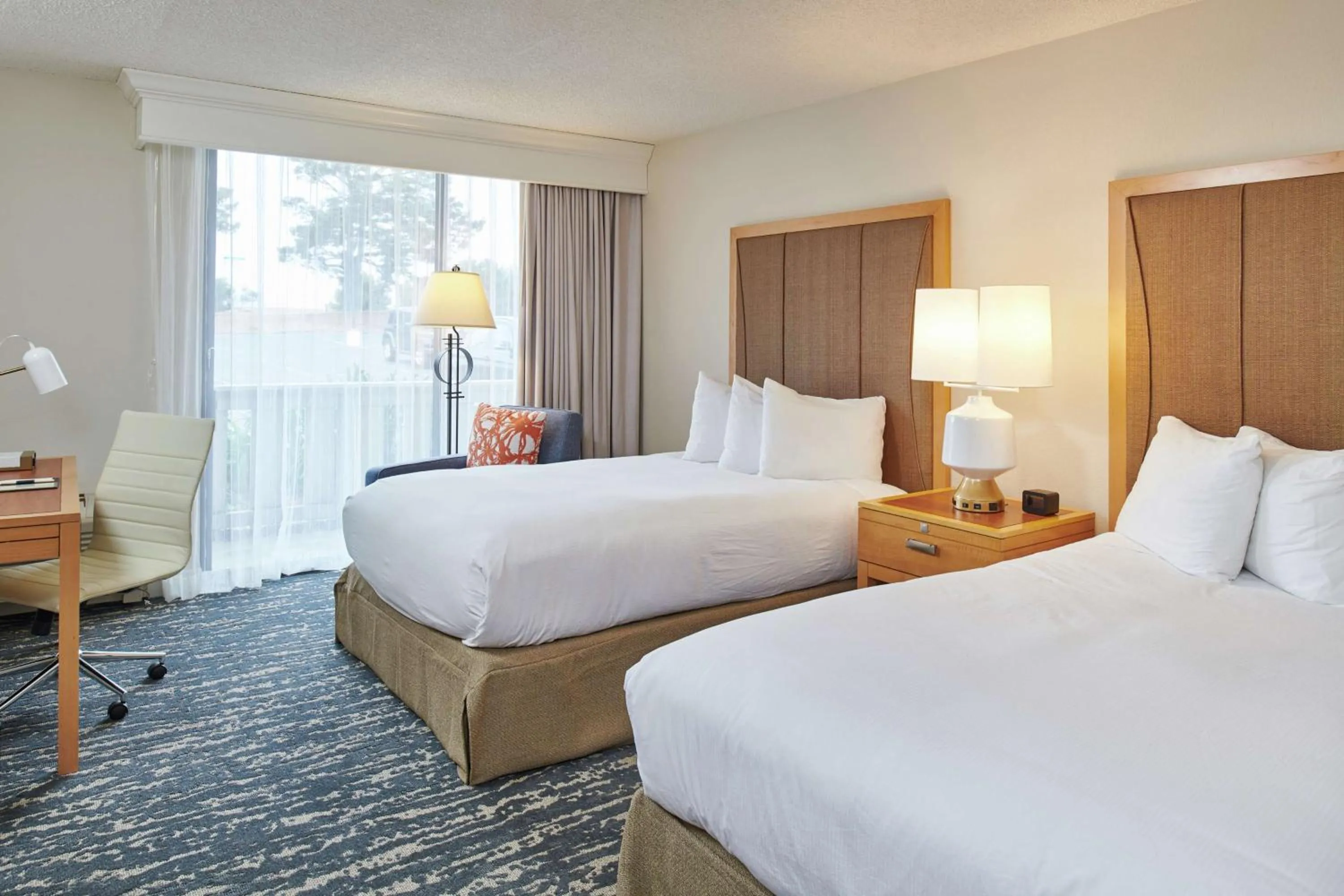 Bed in DoubleTree by Hilton Hotel Berkeley Marina