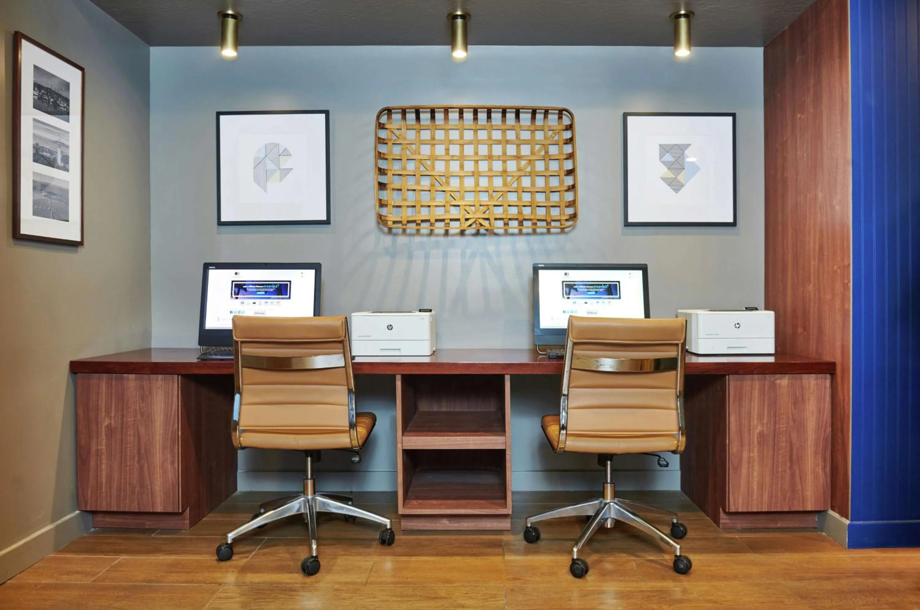 Business facilities in DoubleTree by Hilton Hotel Berkeley Marina