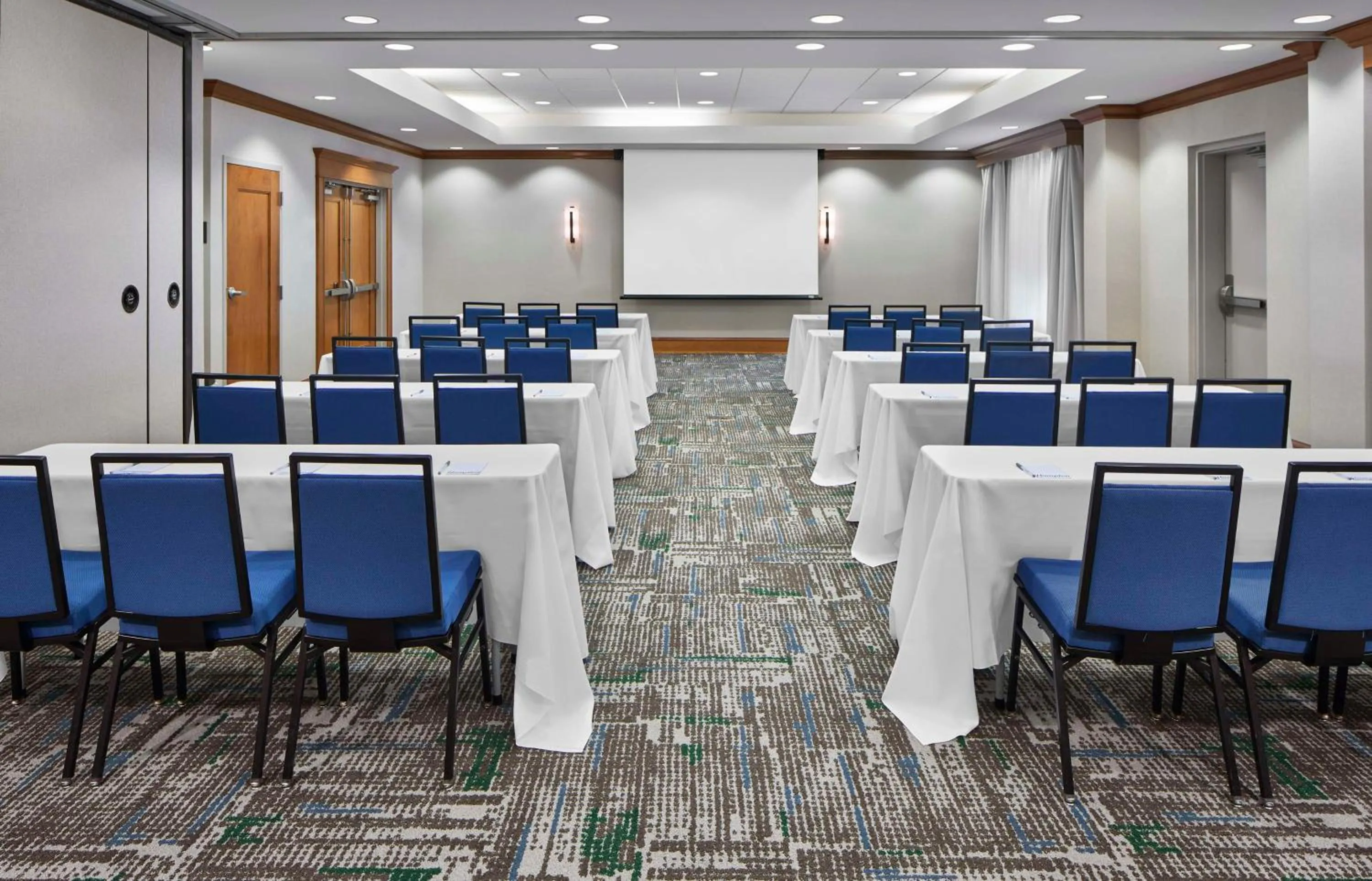 Meeting/conference room in Hampton Inn & Suites Saratoga Springs Downtown