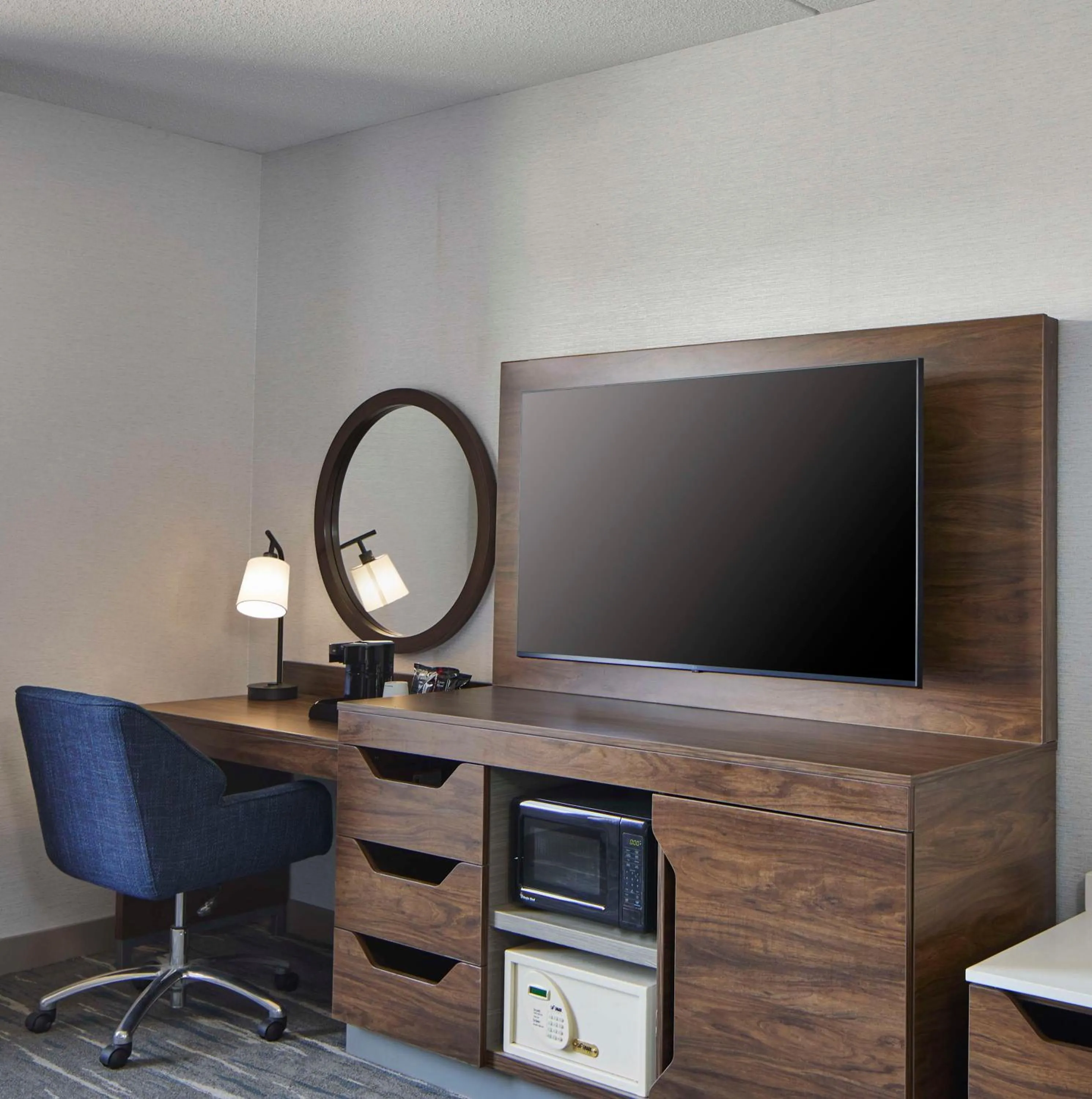 Bedroom in Hampton Inn & Suites Saratoga Springs Downtown