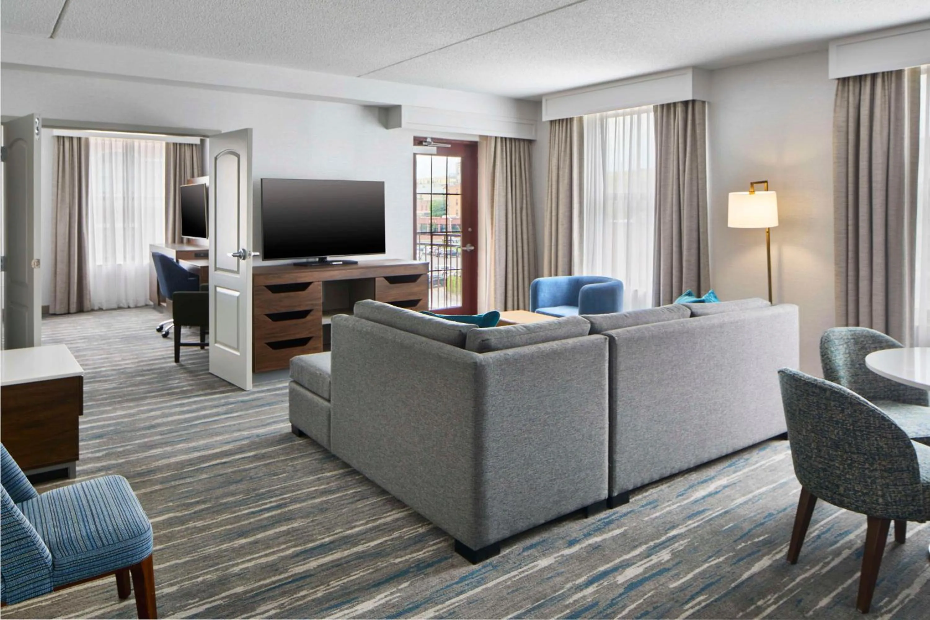 Living room in Hampton Inn & Suites Saratoga Springs Downtown