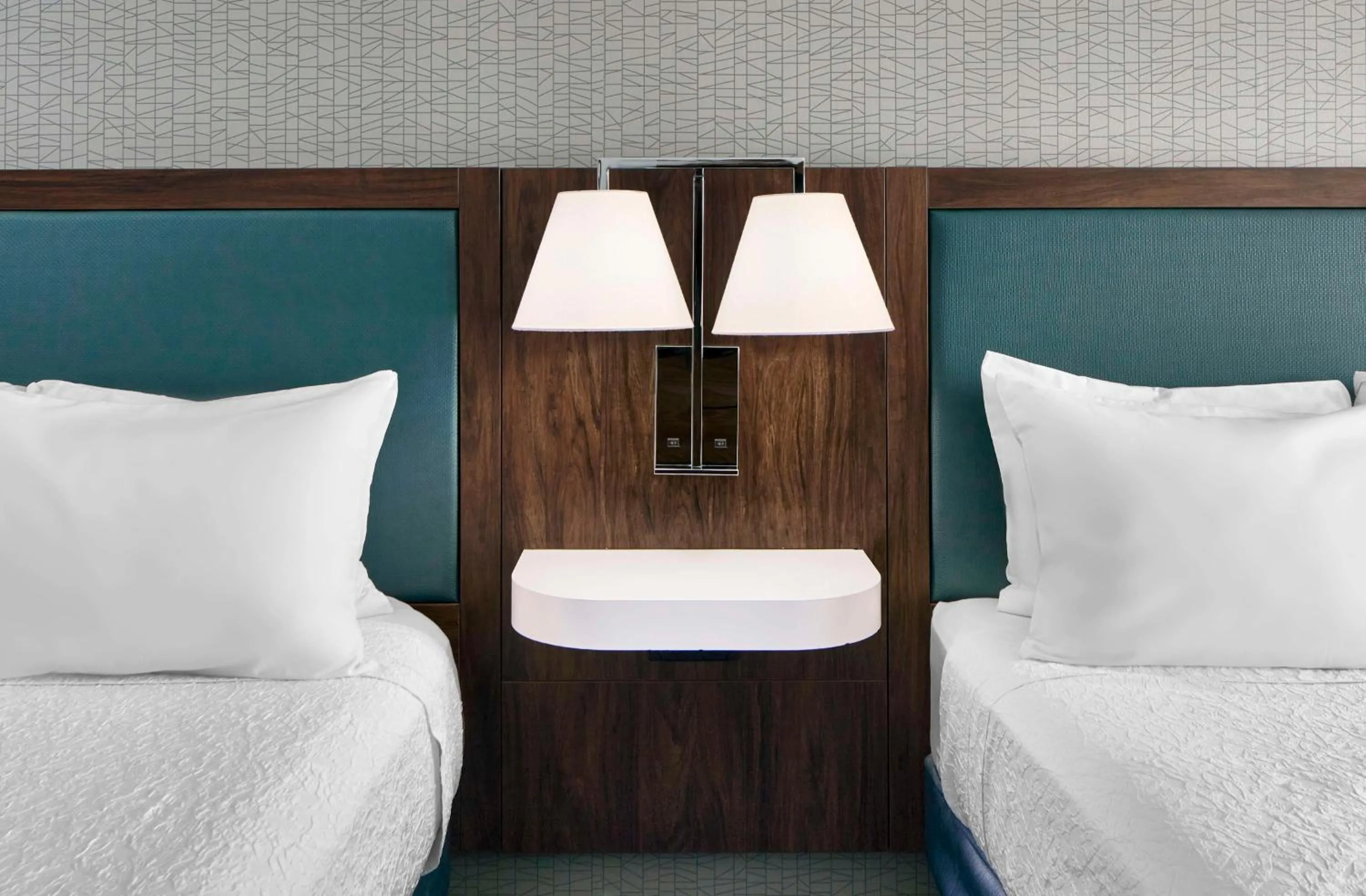 Bed in Hampton Inn & Suites Saratoga Springs Downtown