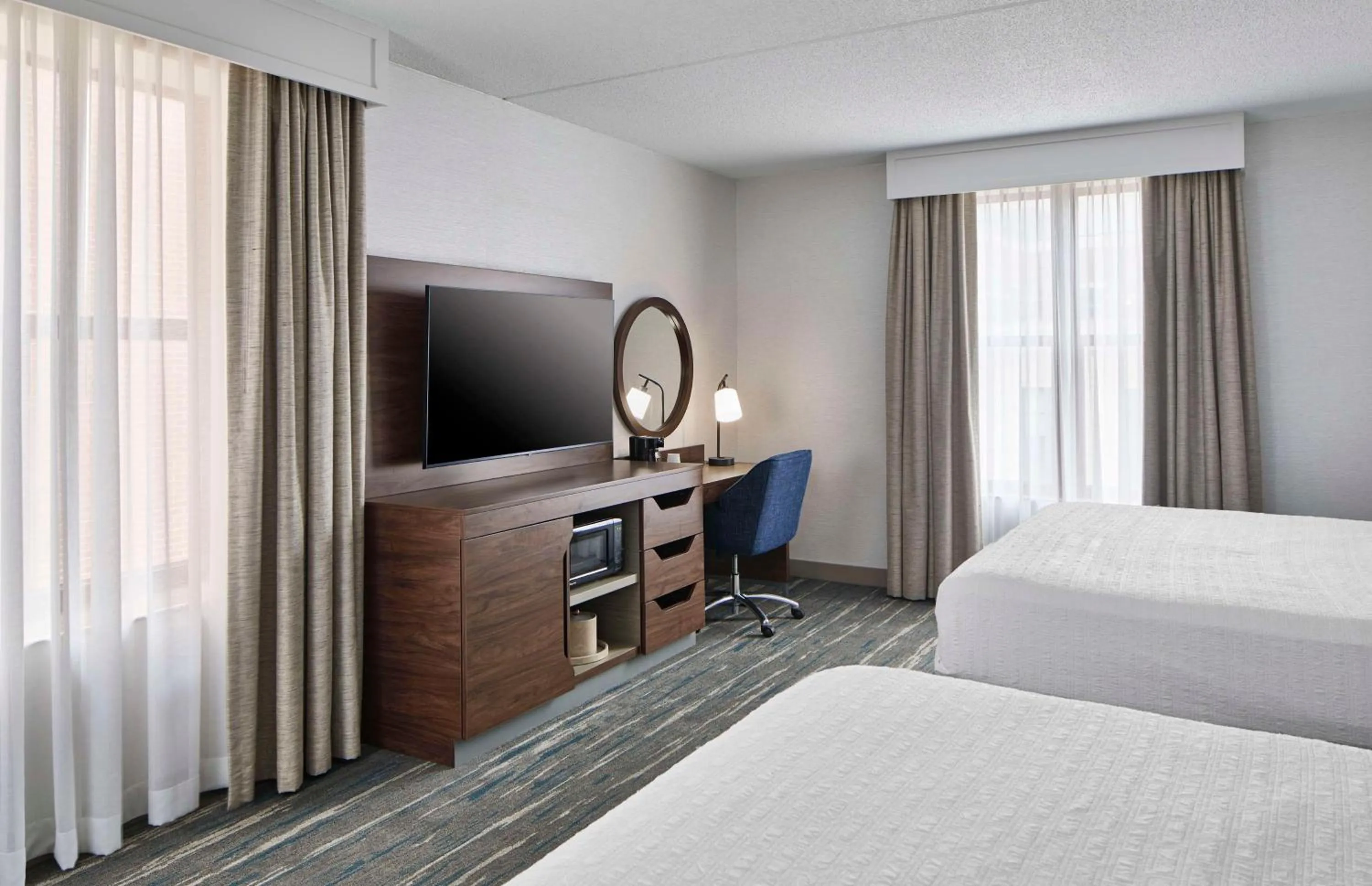 Bed in Hampton Inn & Suites Saratoga Springs Downtown