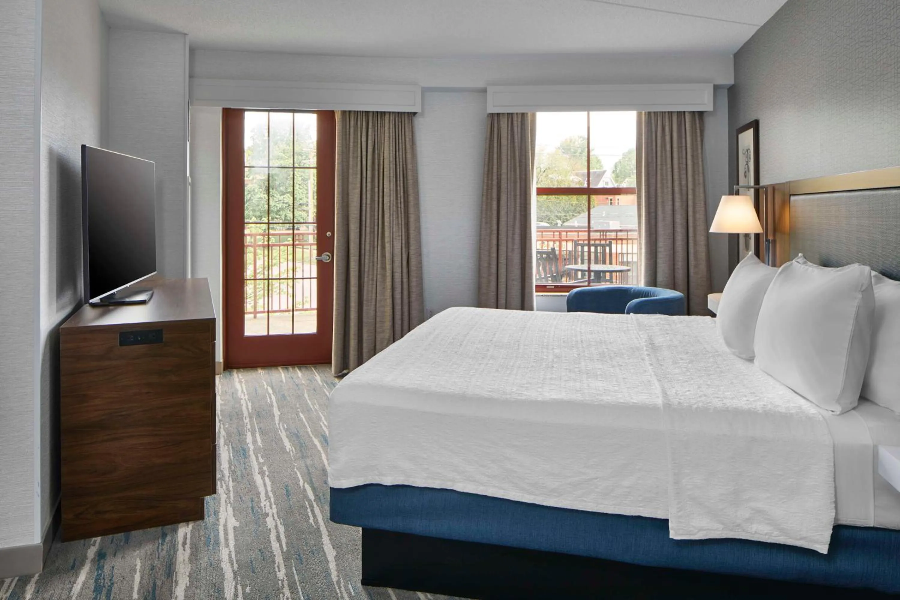 Bed in Hampton Inn & Suites Saratoga Springs Downtown