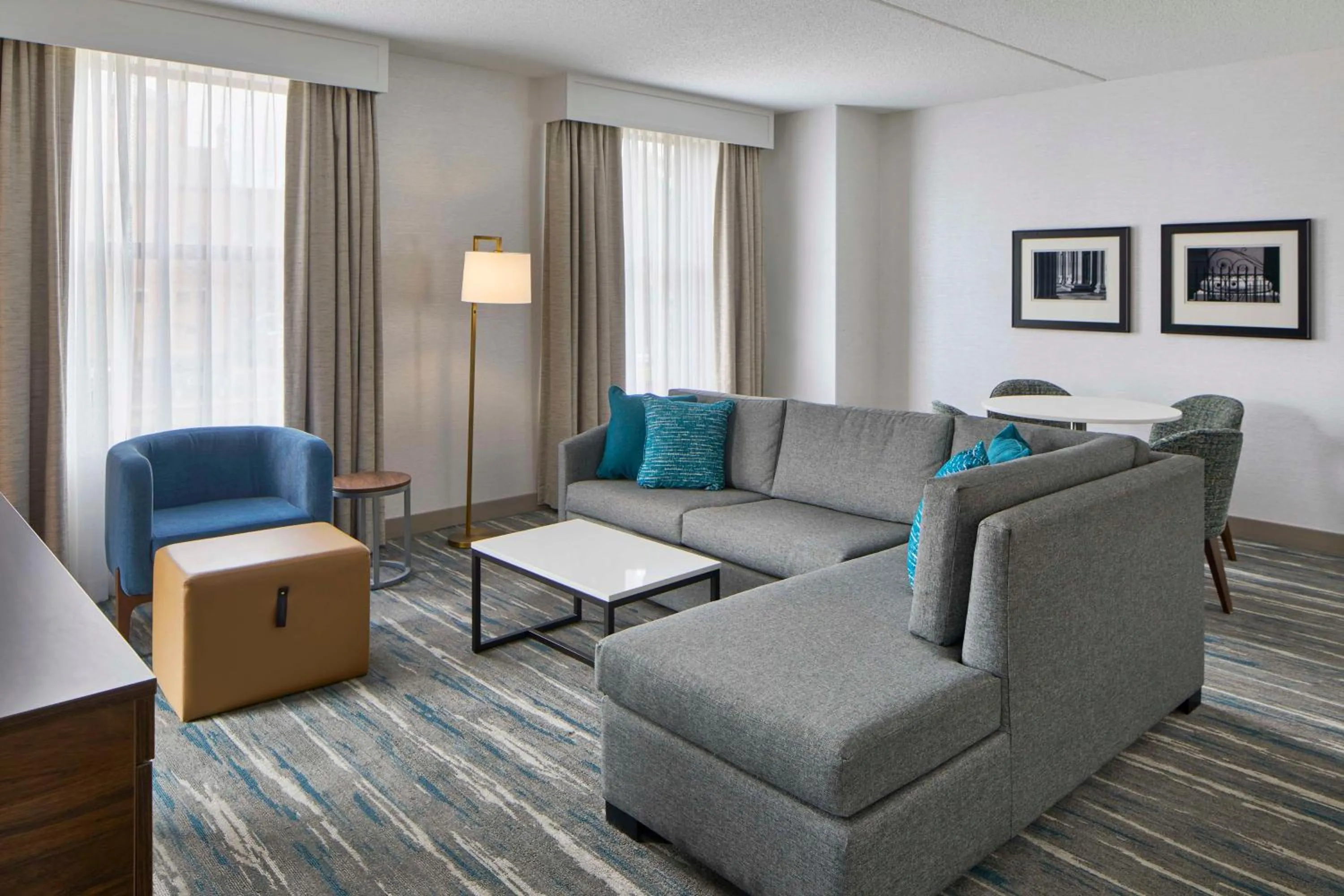 Living room in Hampton Inn & Suites Saratoga Springs Downtown