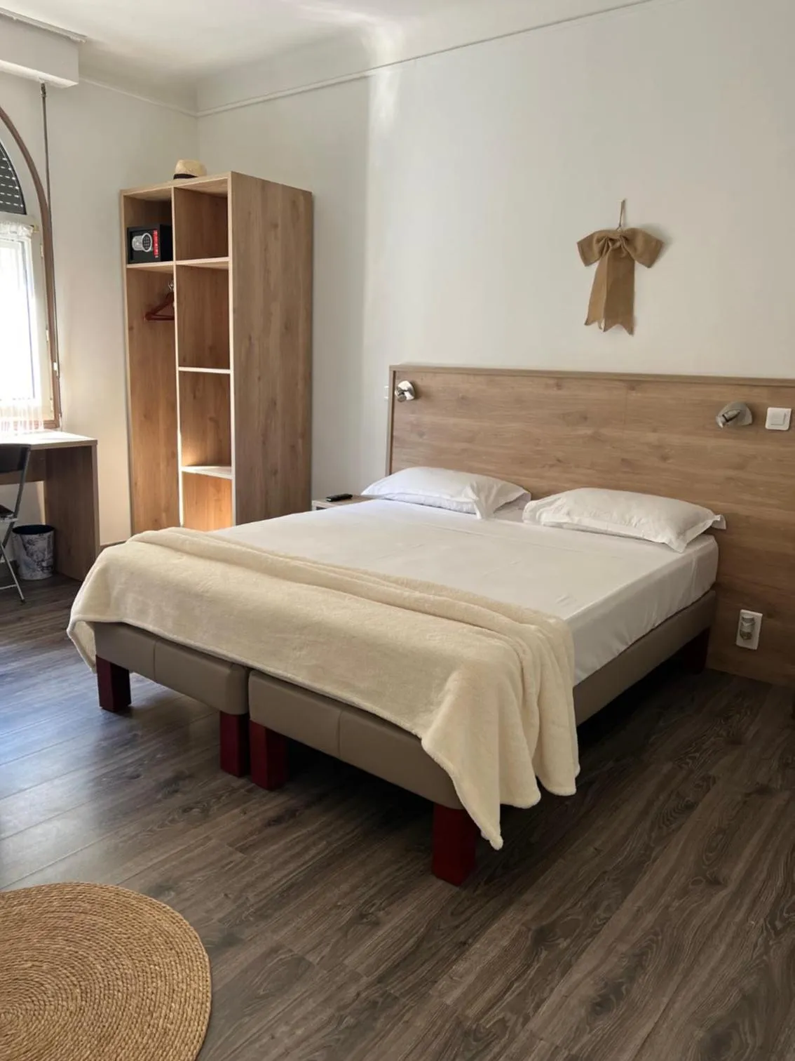 Property building, Bed in Hotel Lutetia
