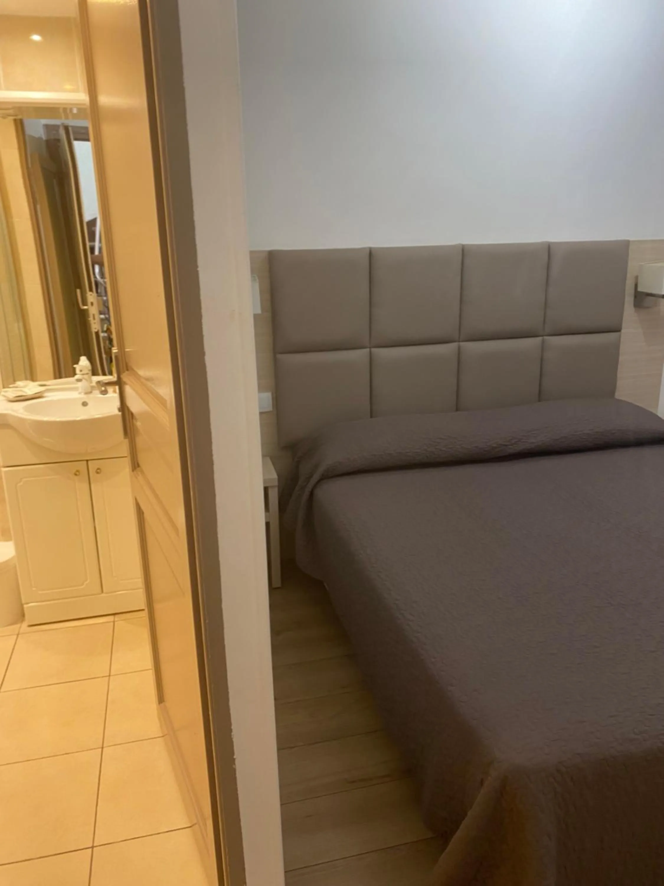 View (from property/room), Bed in Hotel Lutetia