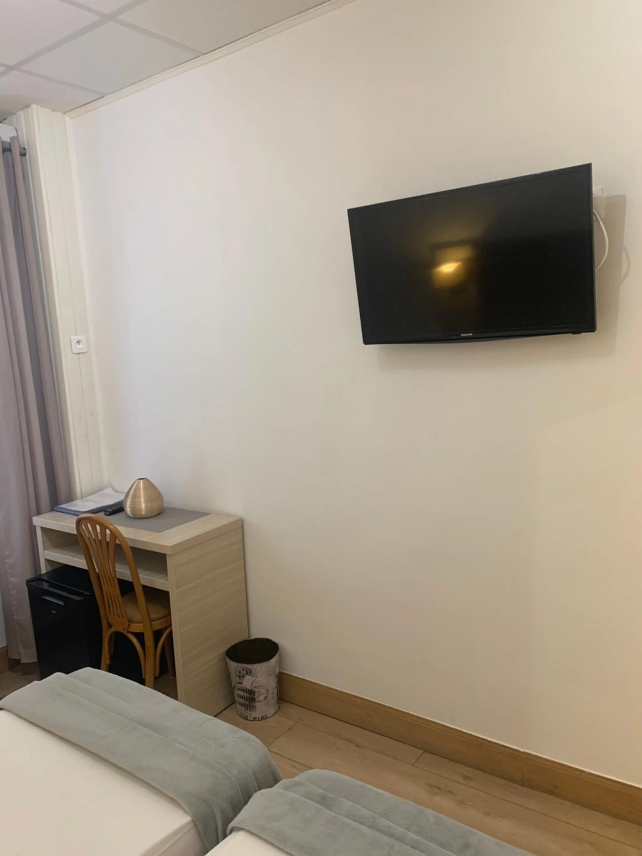 View (from property/room), Bed in Hotel Lutetia