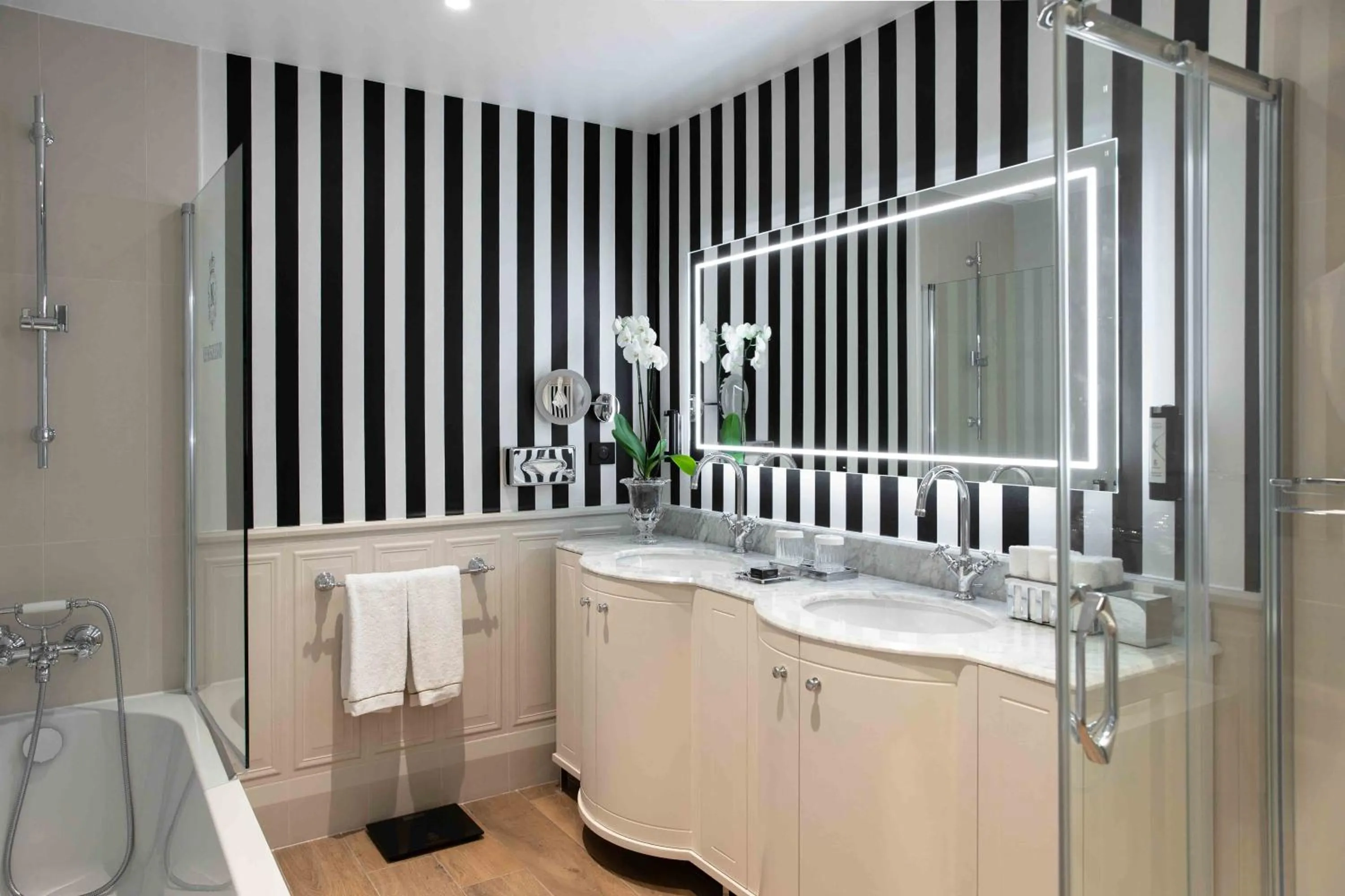 Bathroom in Hotel Le Negresco