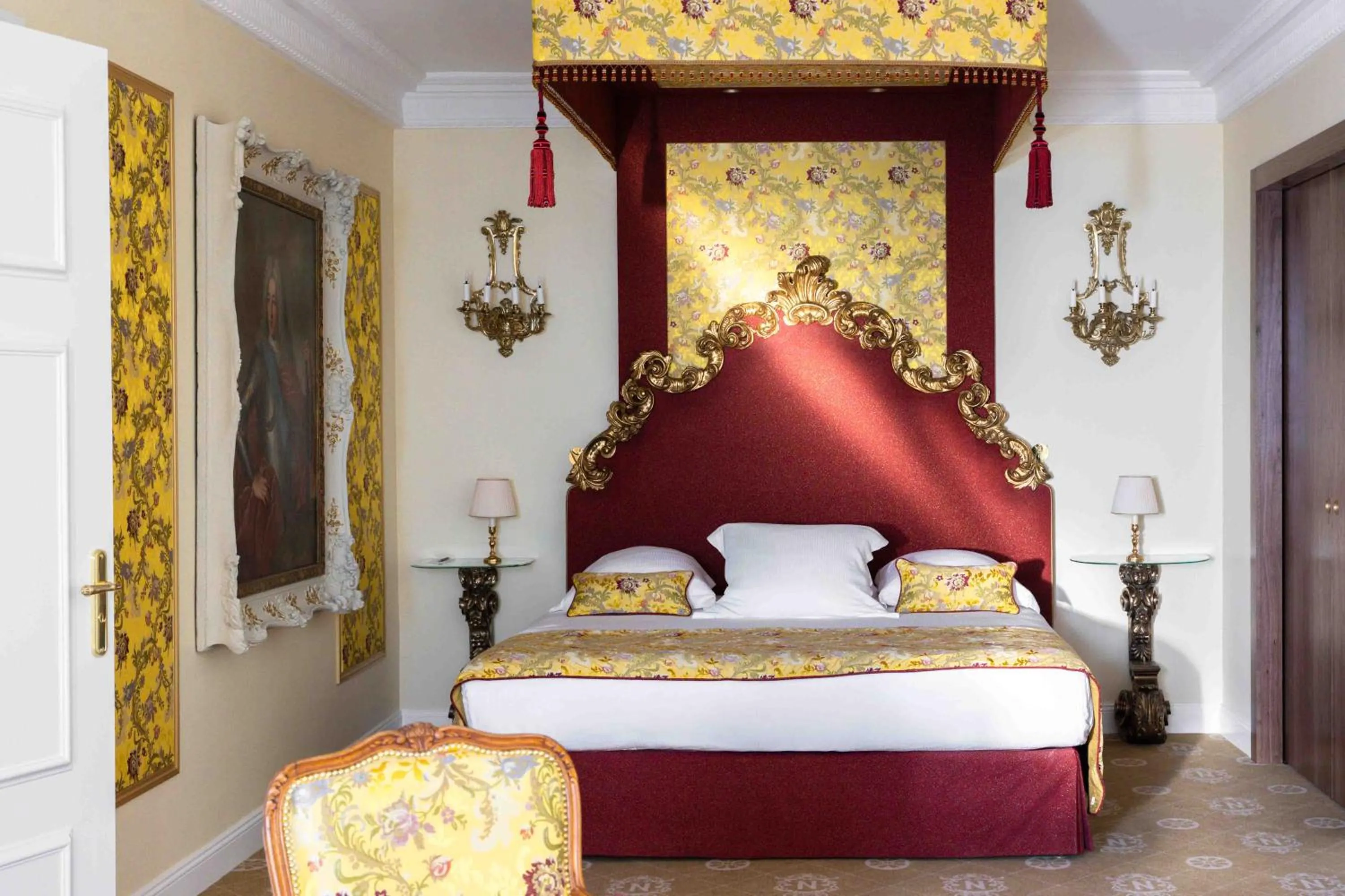 Bed in Hotel Le Negresco