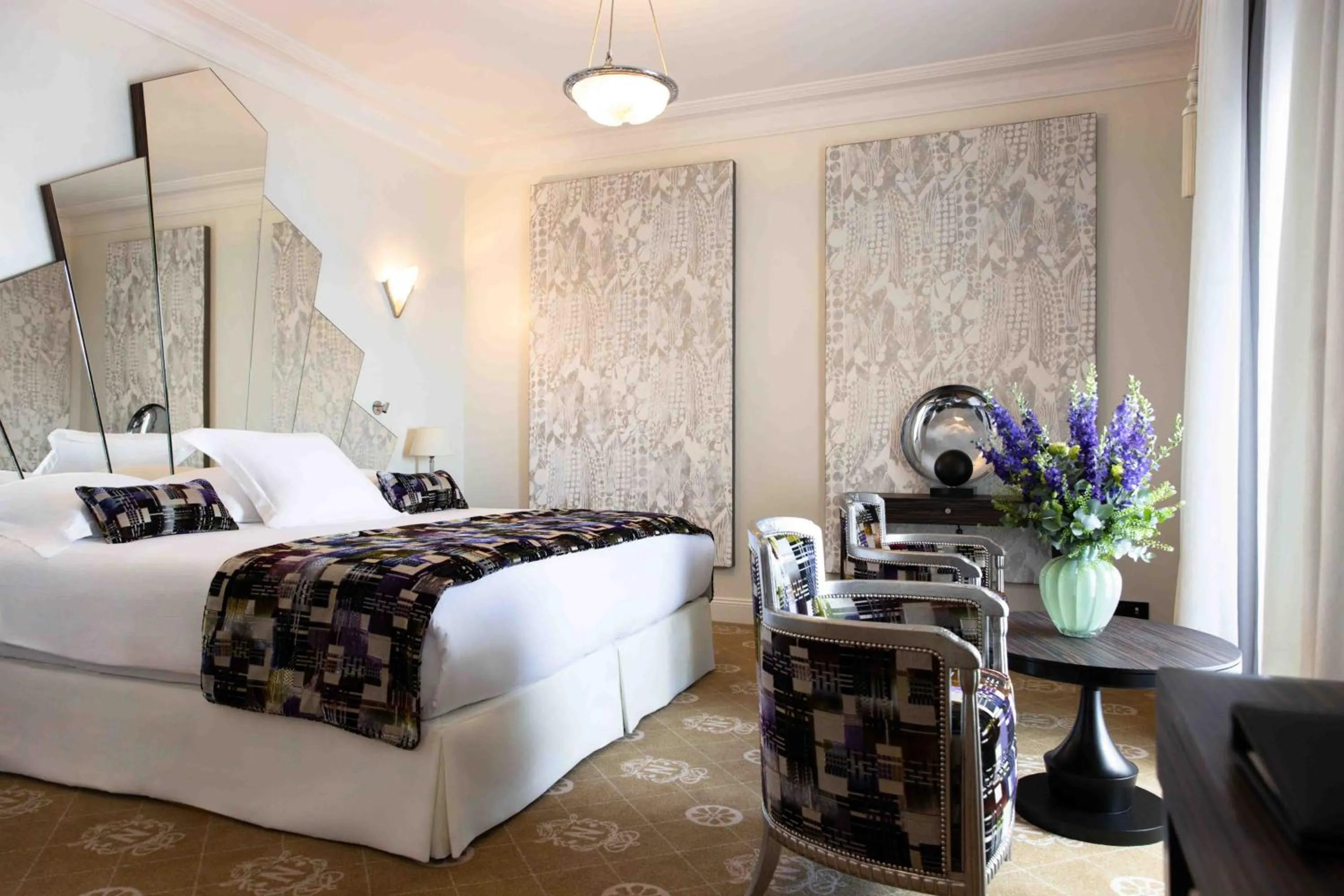 Bed in Hotel Le Negresco