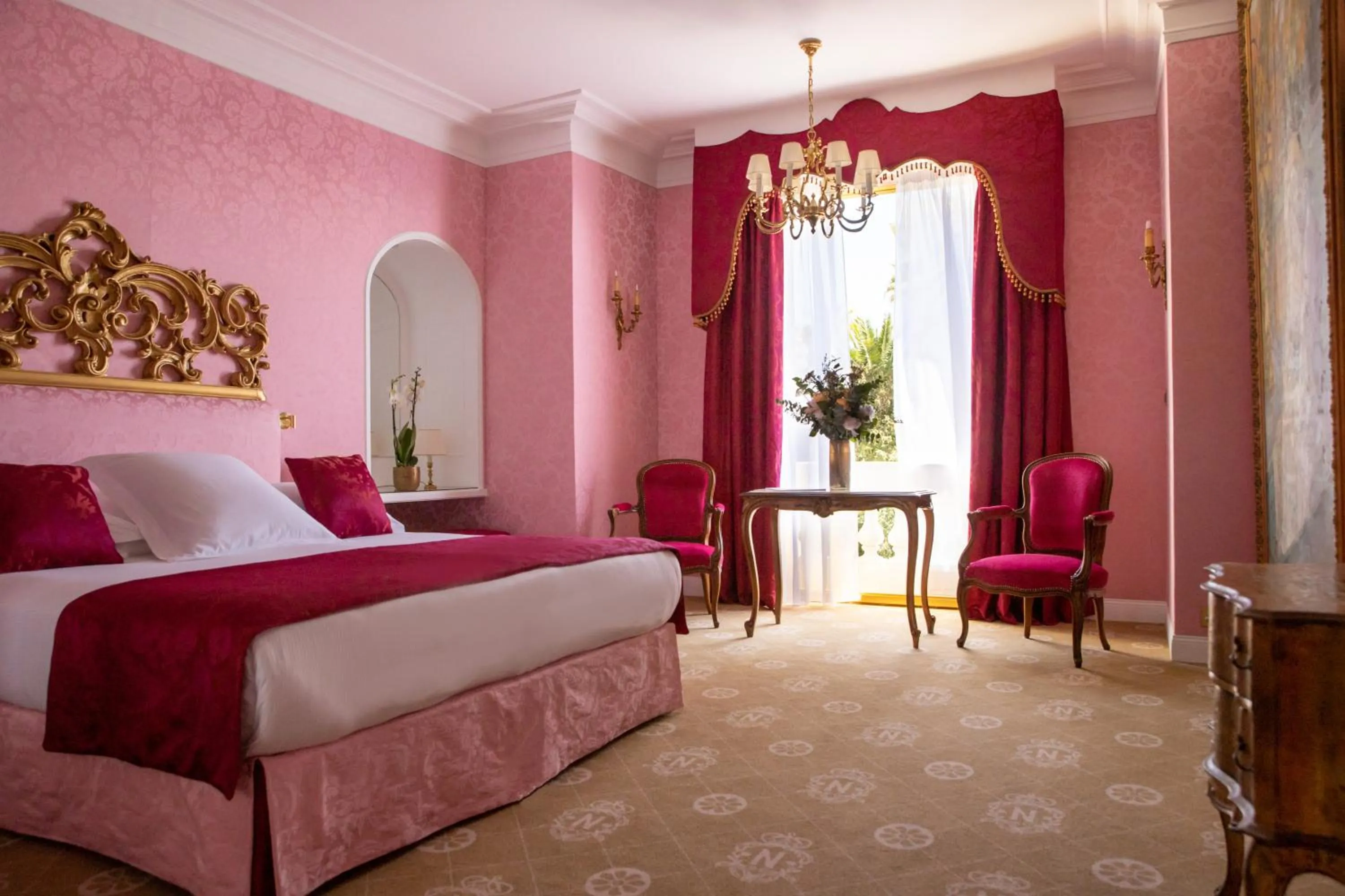 Bed in Hotel Le Negresco