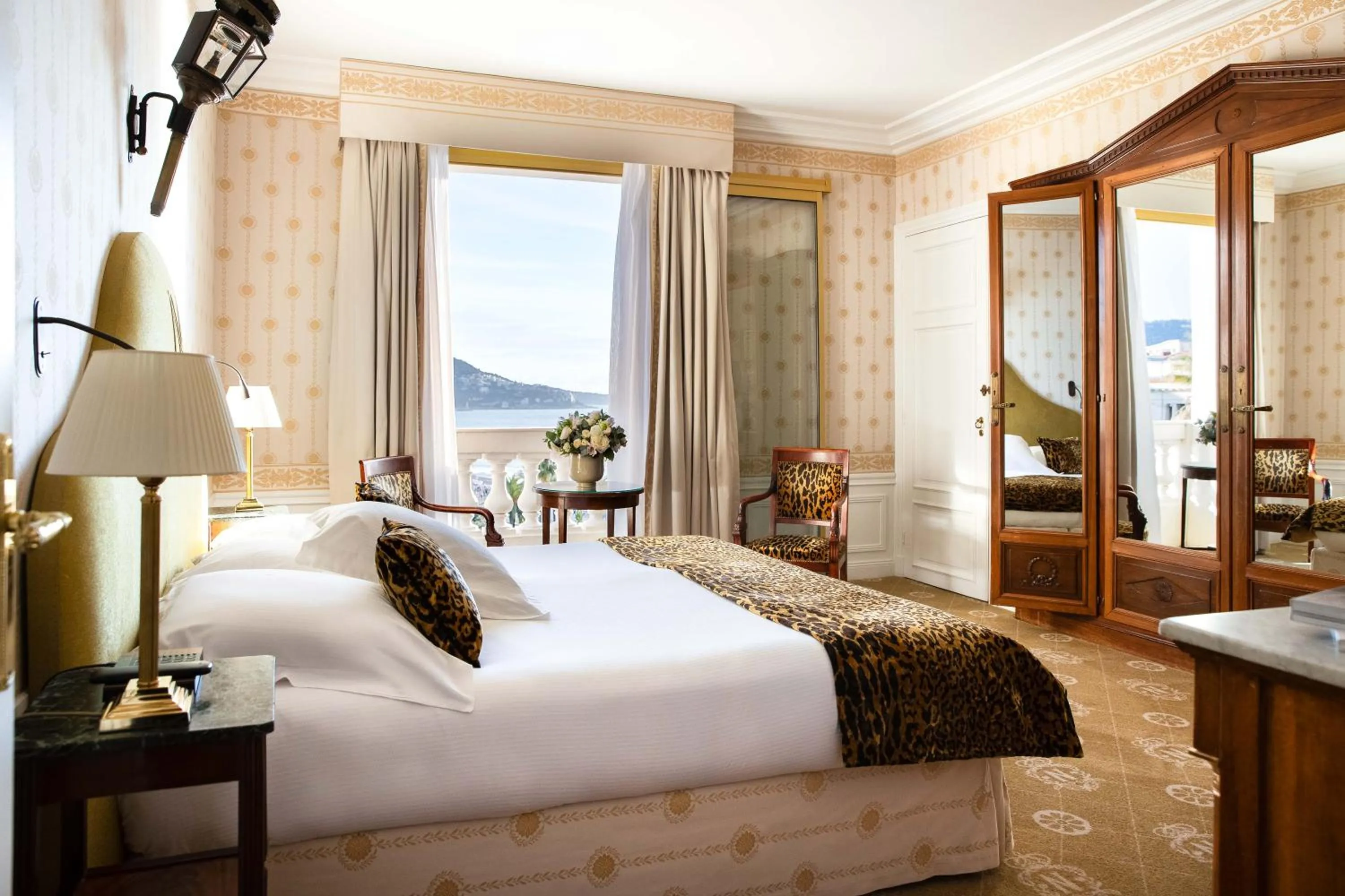 Photo of the whole room, Bed in Hotel Le Negresco