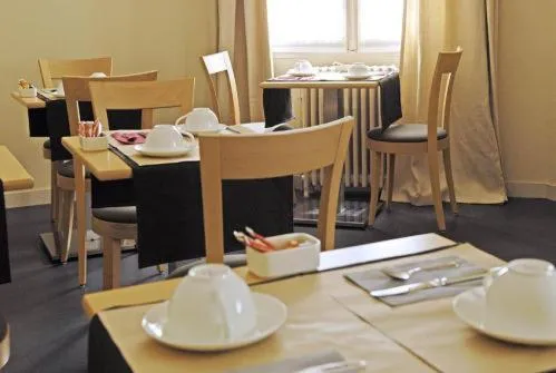 Toilet in Hôtel Ronsard