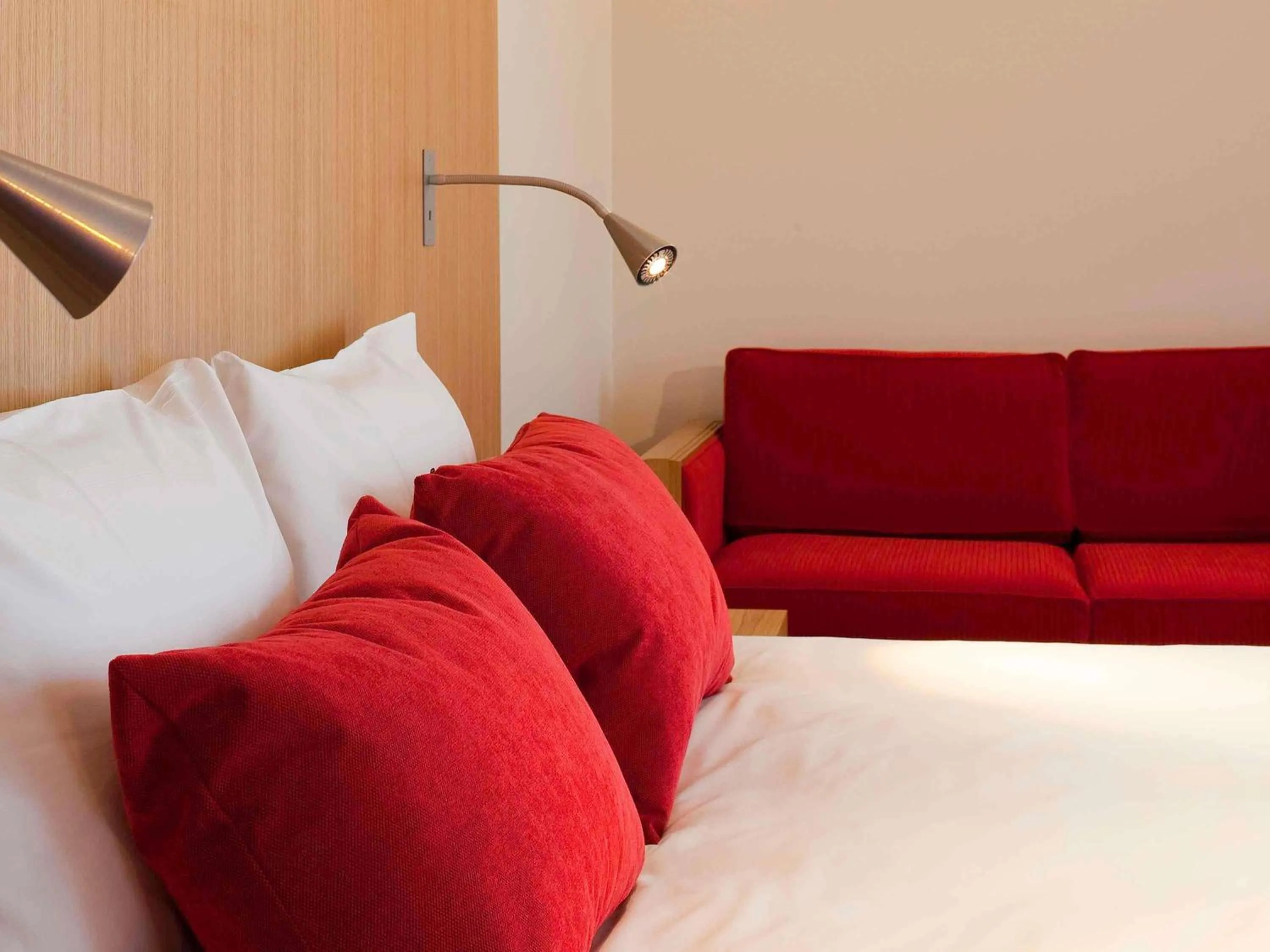 Property building, Bed in Hôtel Mercure Vittel