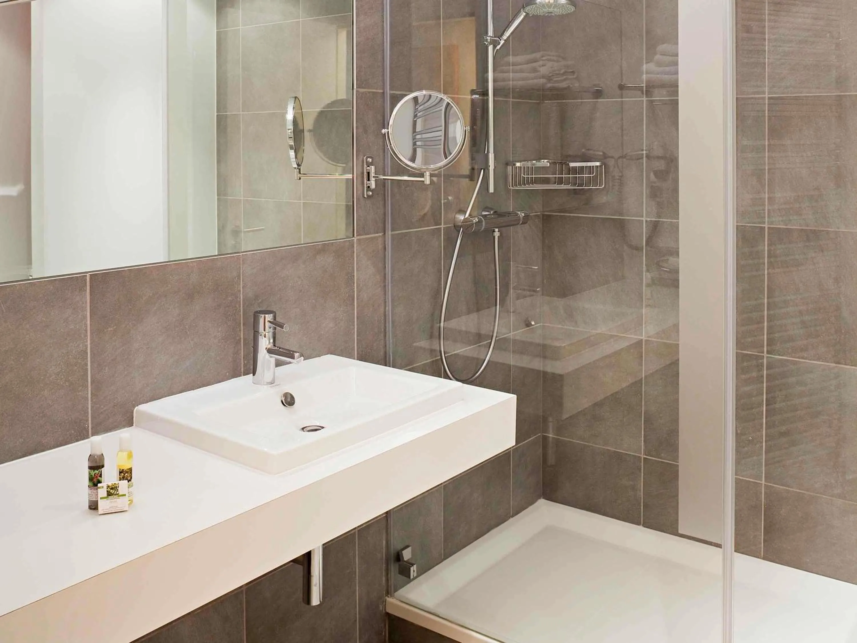 Bedroom in Hôtel Mercure Vittel