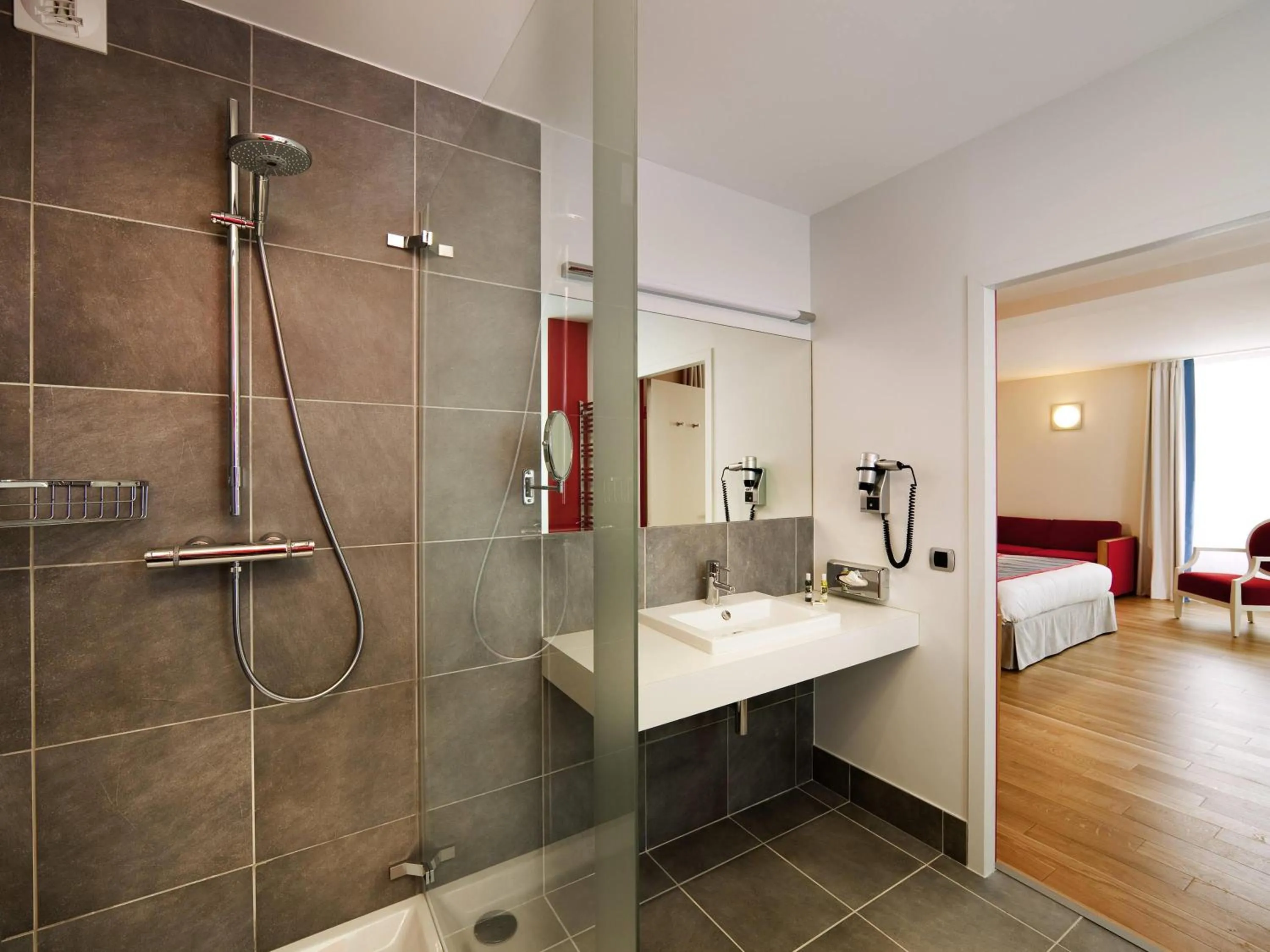 Bedroom in Hôtel Mercure Vittel