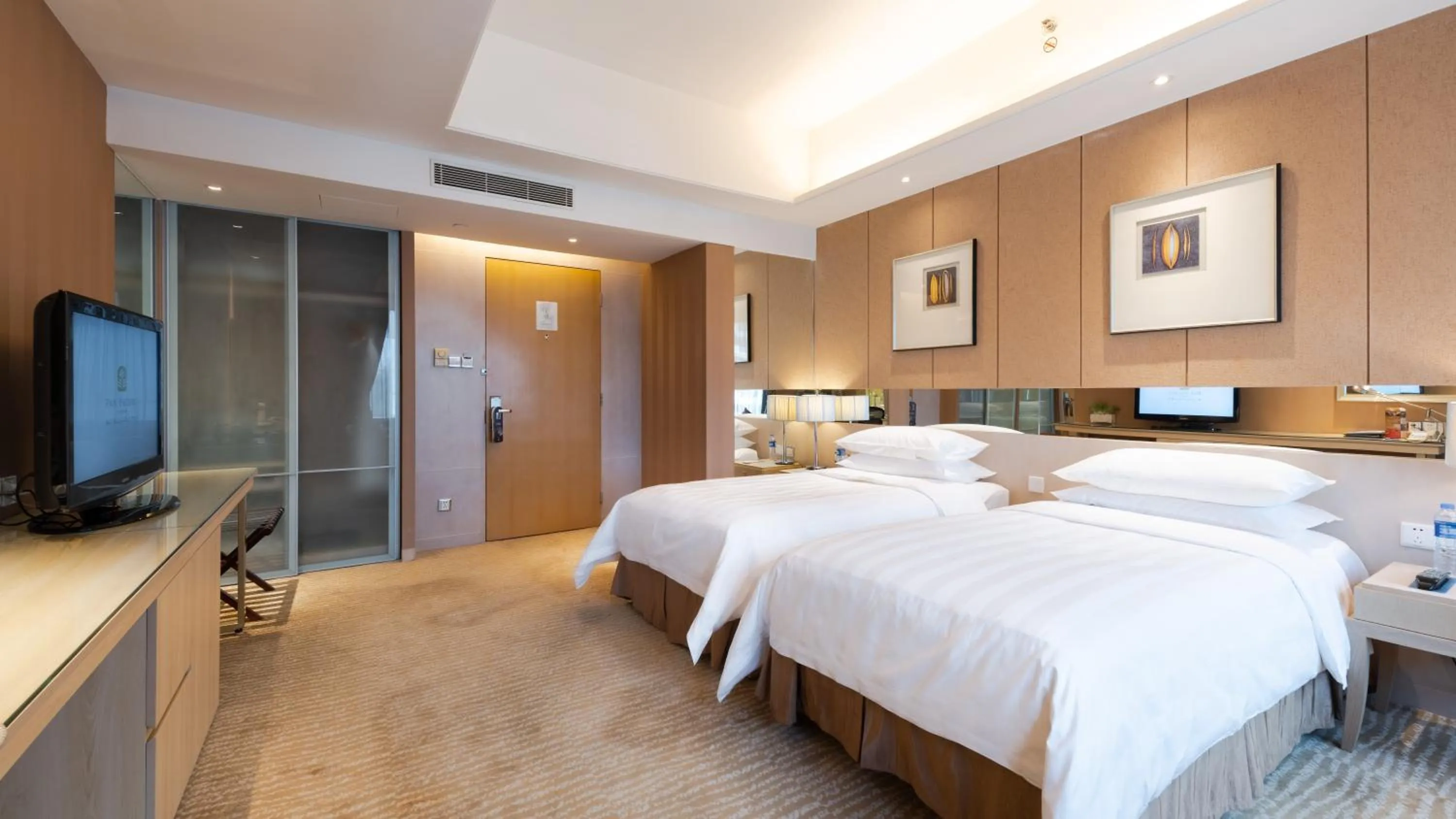 Photo of the whole room, Bed in Pan Pacific Xiamen