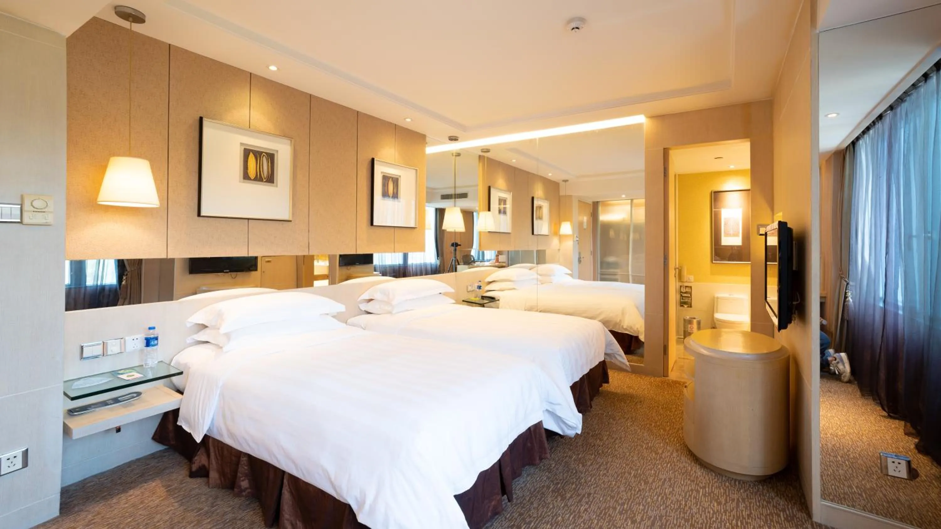 Photo of the whole room, Bed in Pan Pacific Xiamen