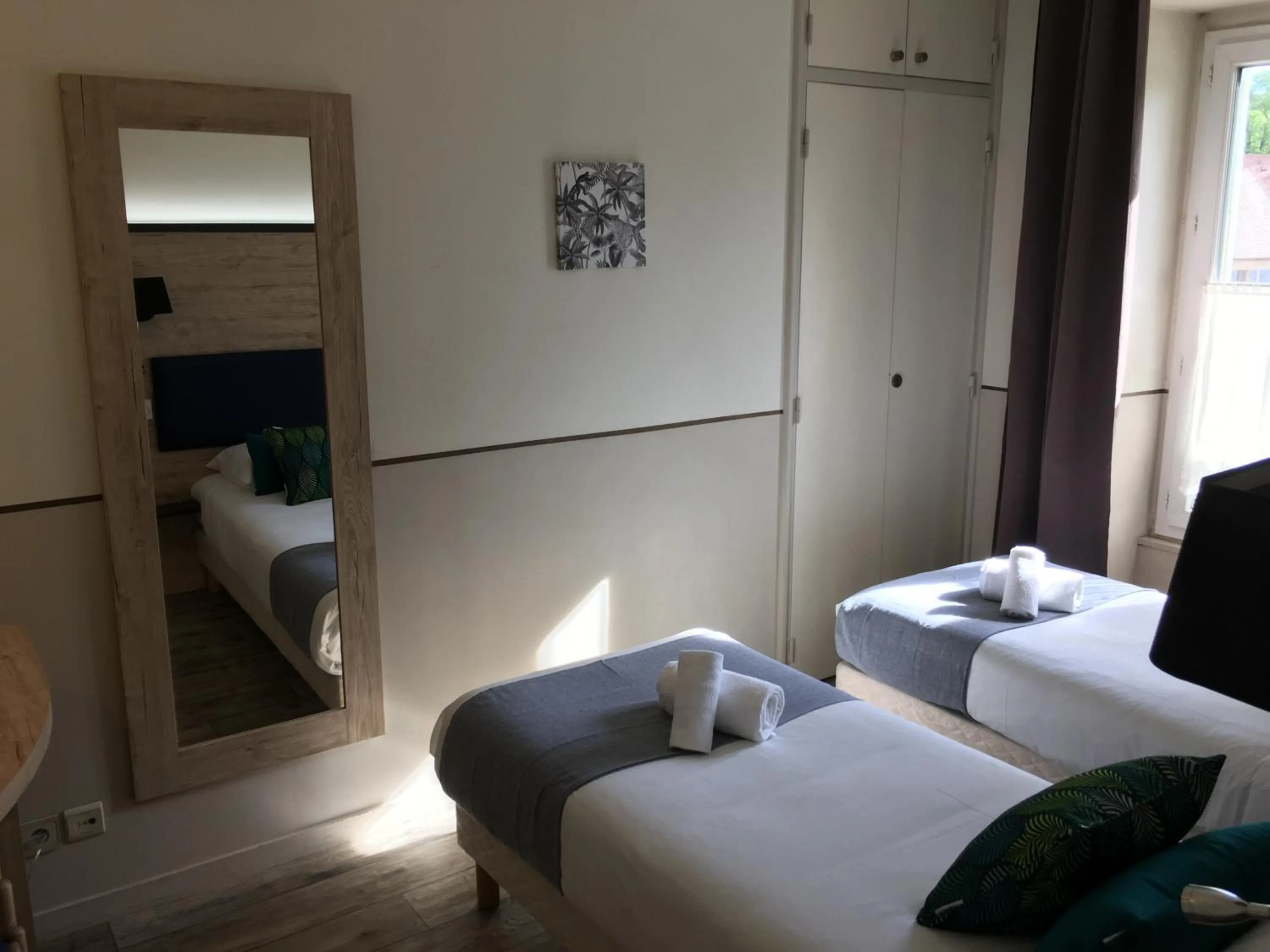 Bedroom, Bed in Hôtel Saint Albert