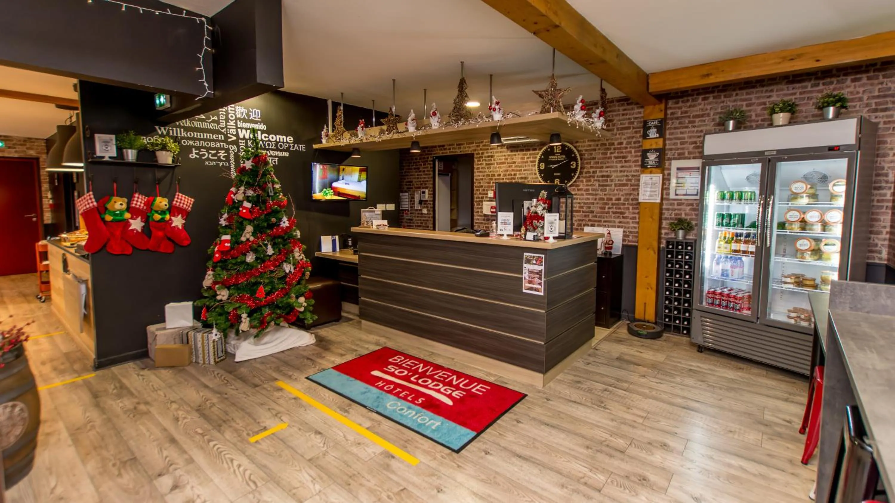 Lobby or reception in So'Lodge Niort A83