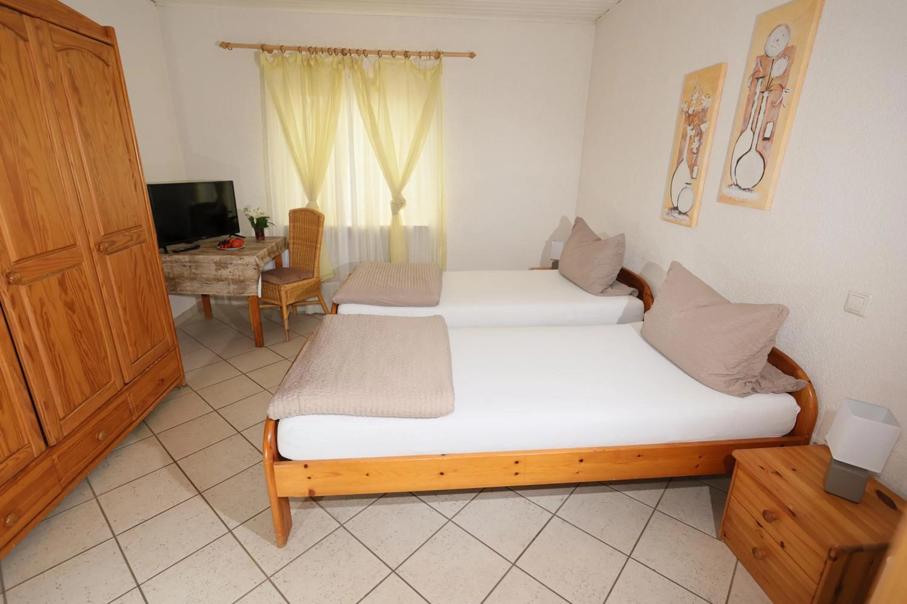 Photo of the whole room, Bed in Hotel Linde