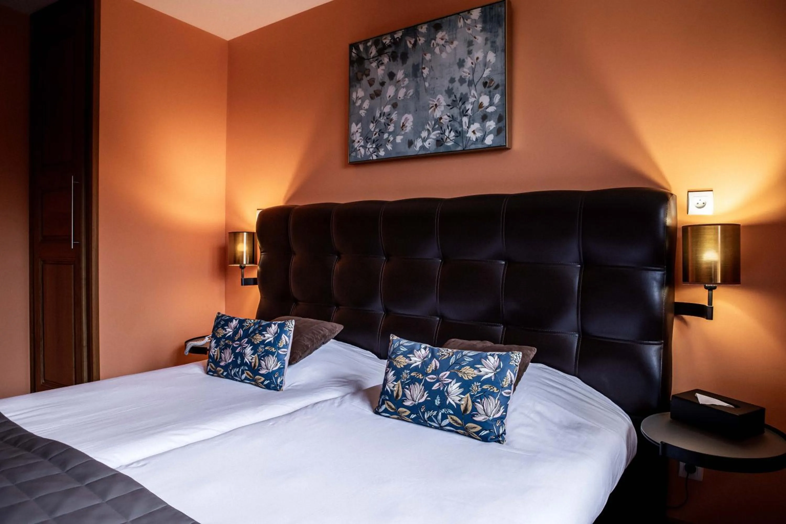 Bedroom, Bed in Logis Hotel La Diligence