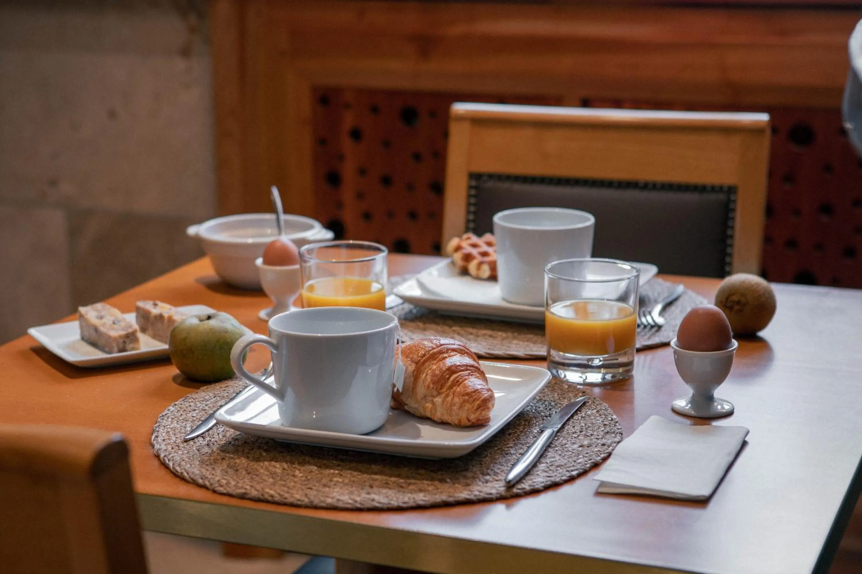 Breakfast in Logis Hotel La Diligence