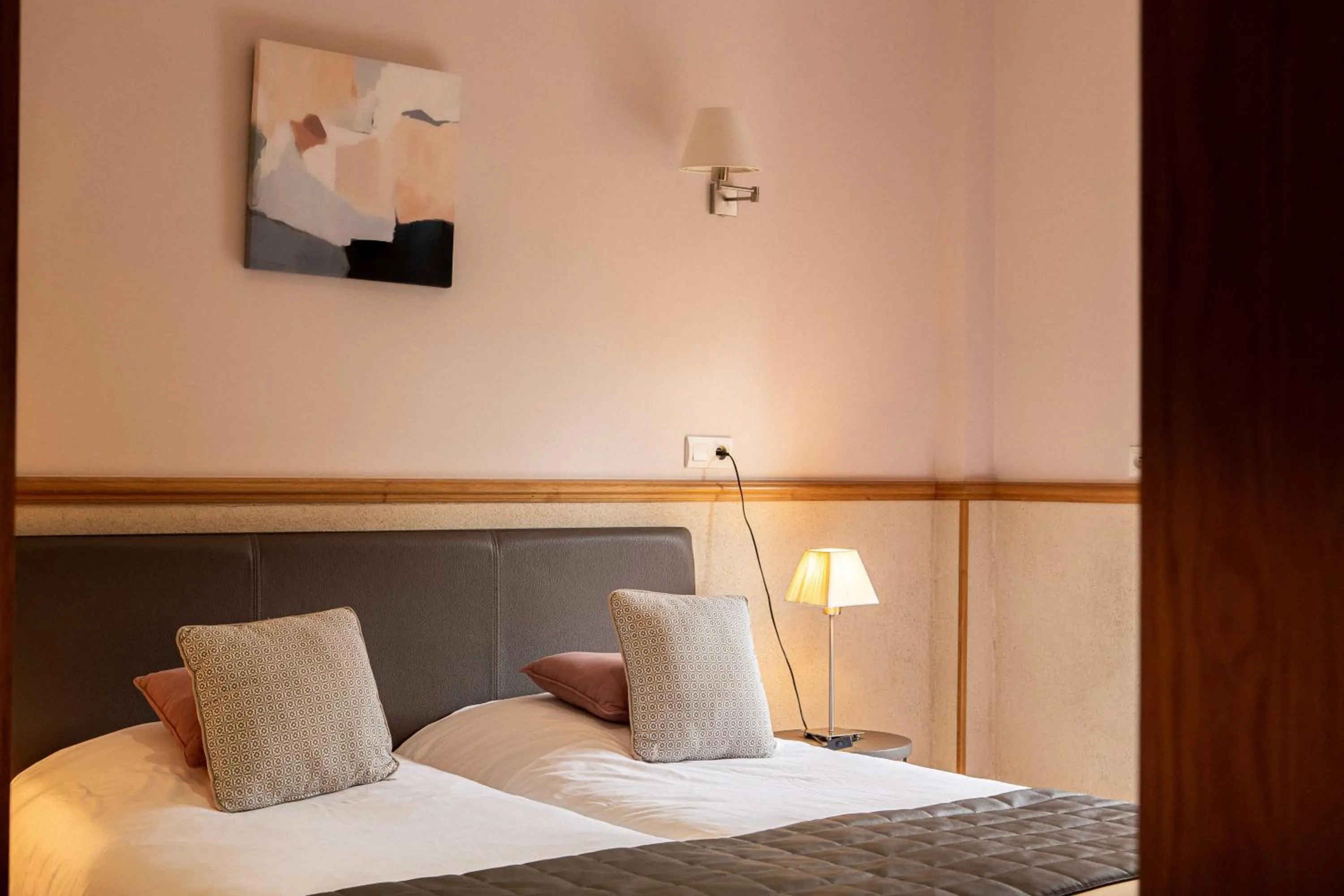 Bedroom, Bed in Logis Hotel La Diligence