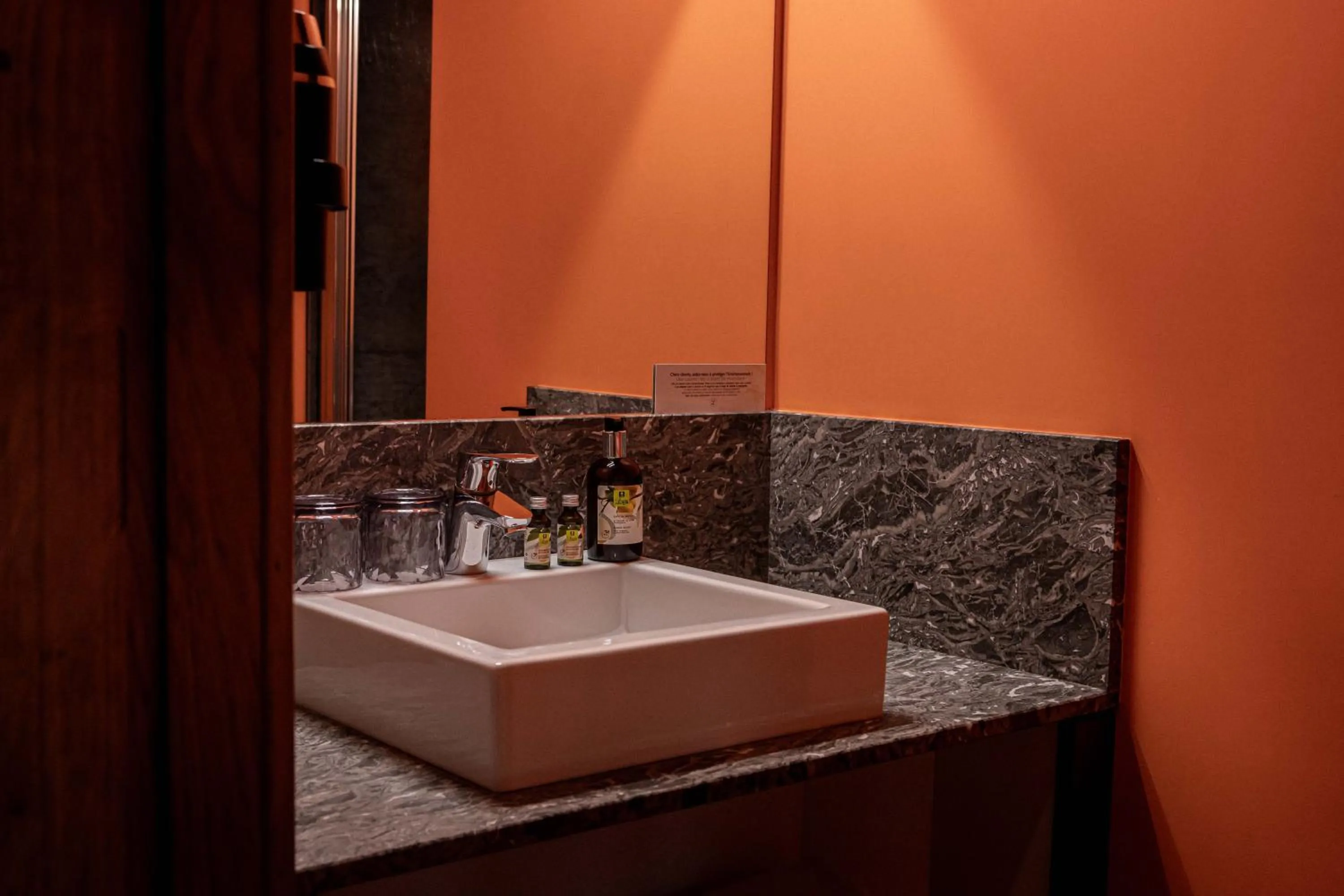 Bathroom in Logis Hotel La Diligence