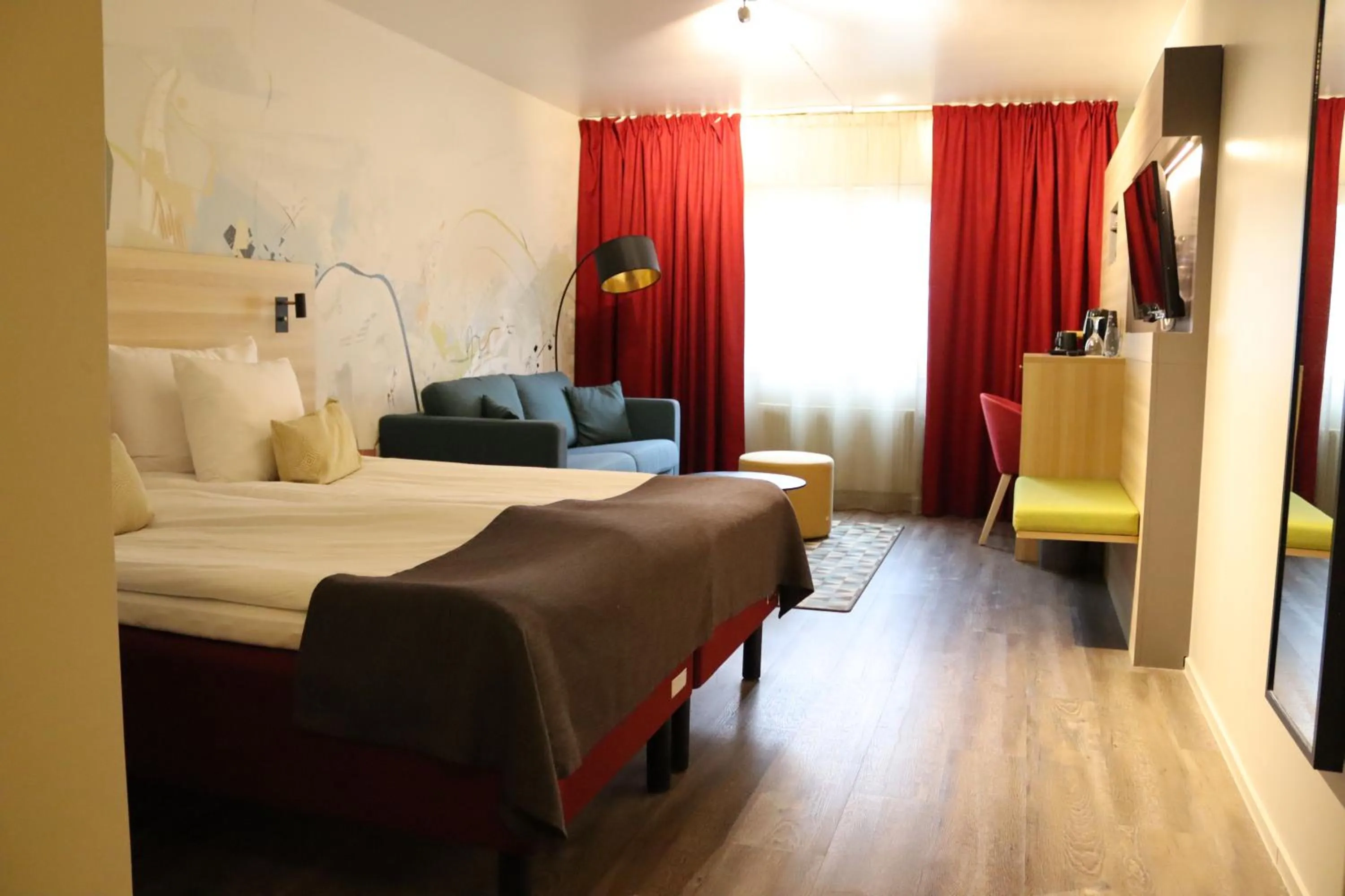 Property building, Bed in ProfilHotels Calmar Stadshotell