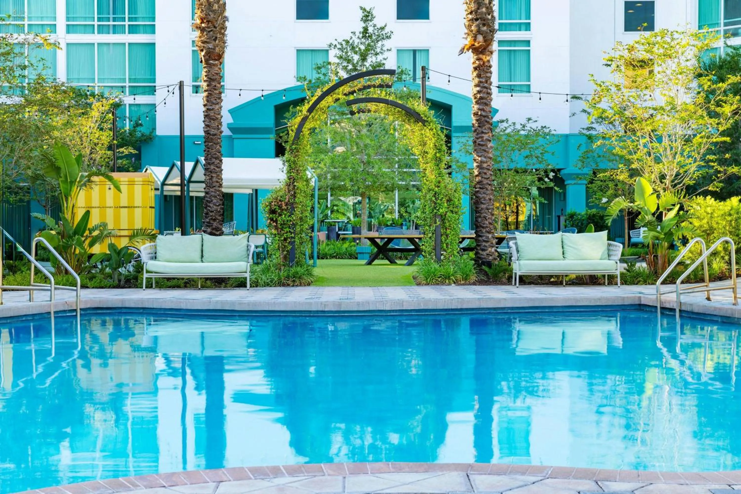 Swimming pool in Hotel Landy Orlando Universal Blvd, a Tribute Portfolio Hotel