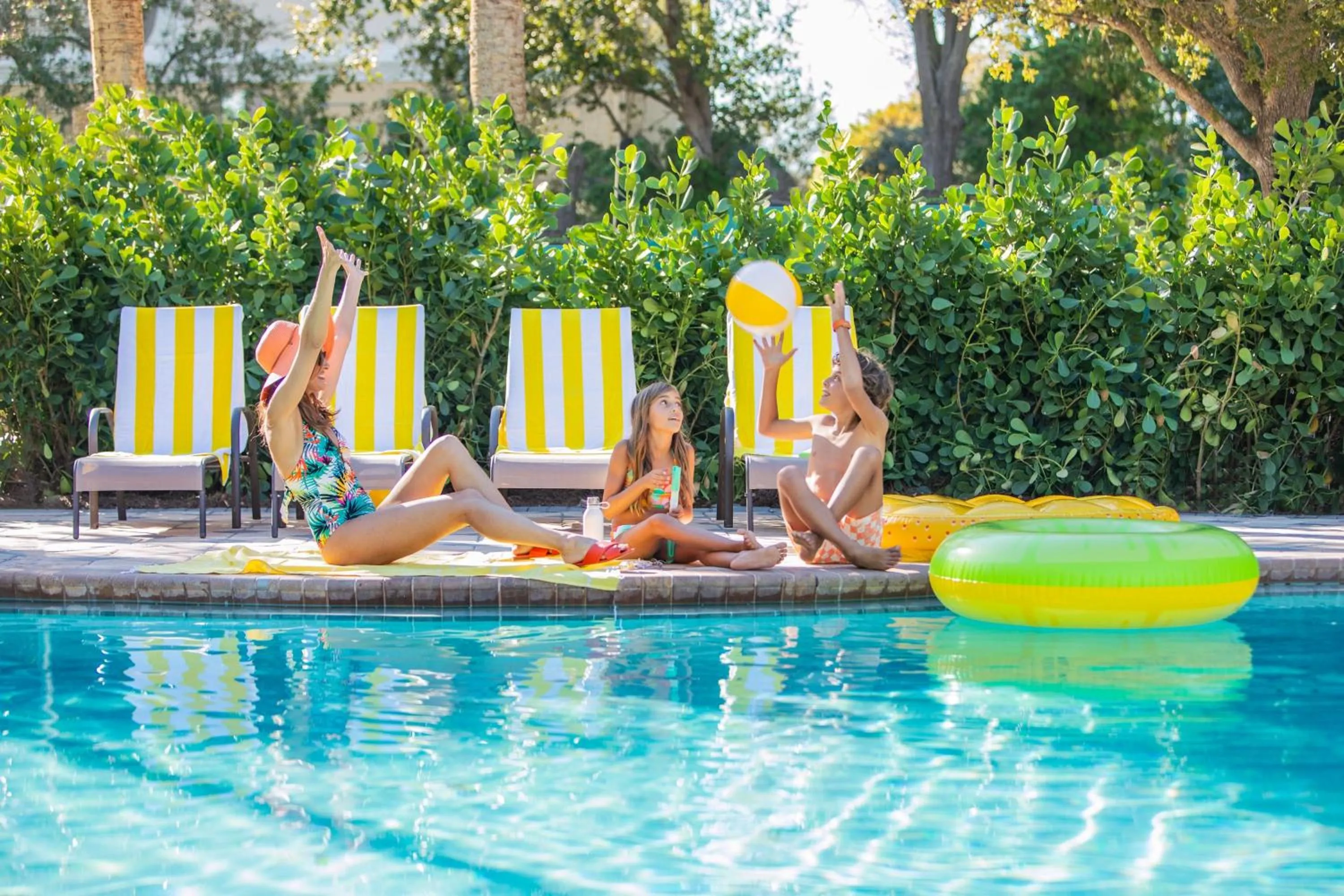 Swimming pool in Hotel Landy Orlando Universal Blvd, a Tribute Portfolio Hotel