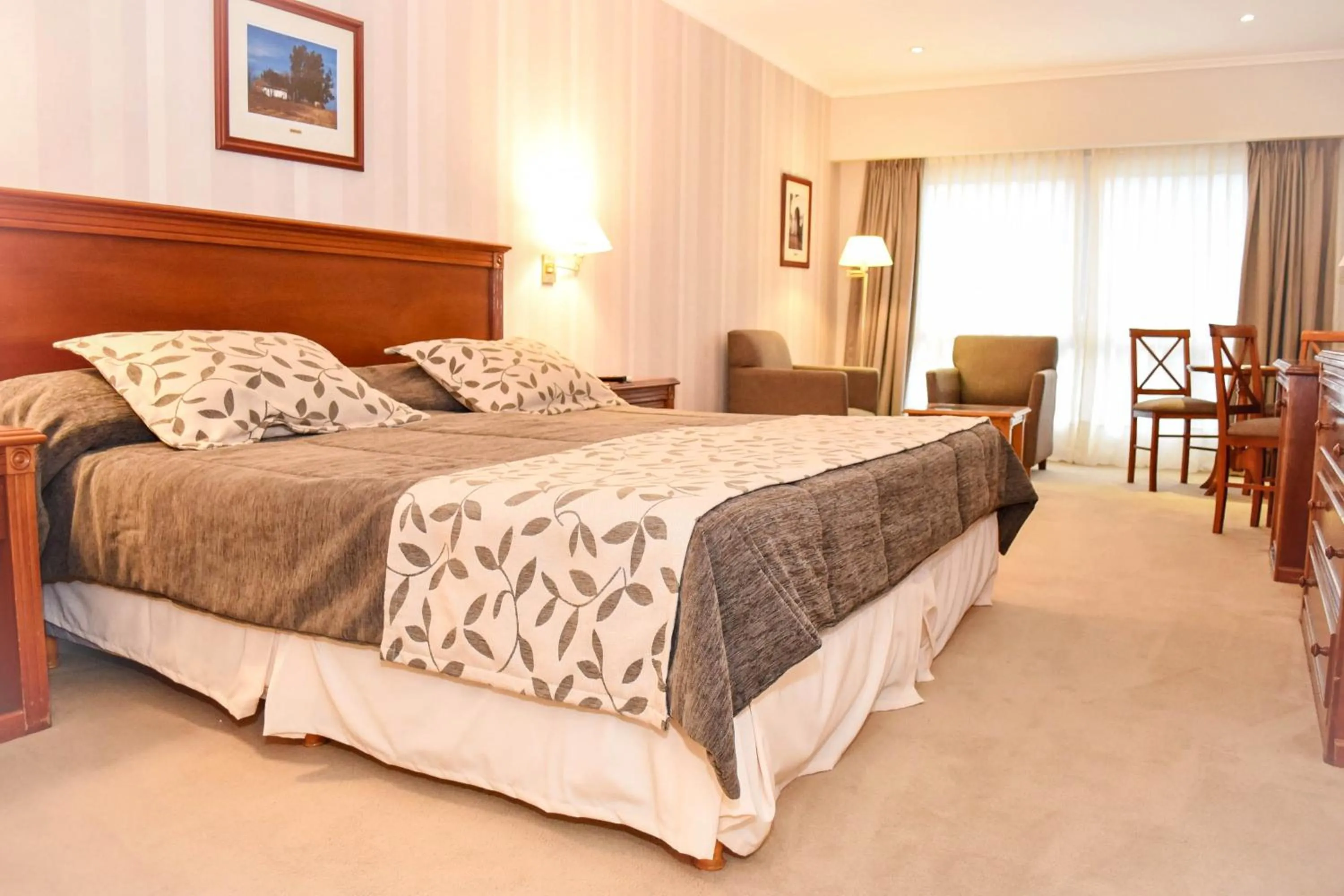 Bedroom, Bed in Howard Johnson Rio Ceballos Hotel y Casino