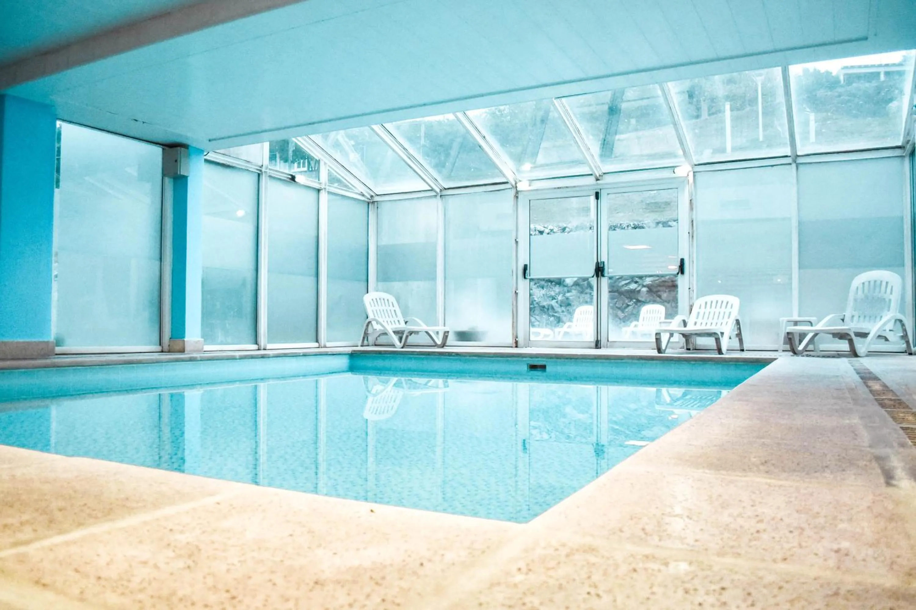 Swimming pool in Howard Johnson Rio Ceballos Hotel y Casino