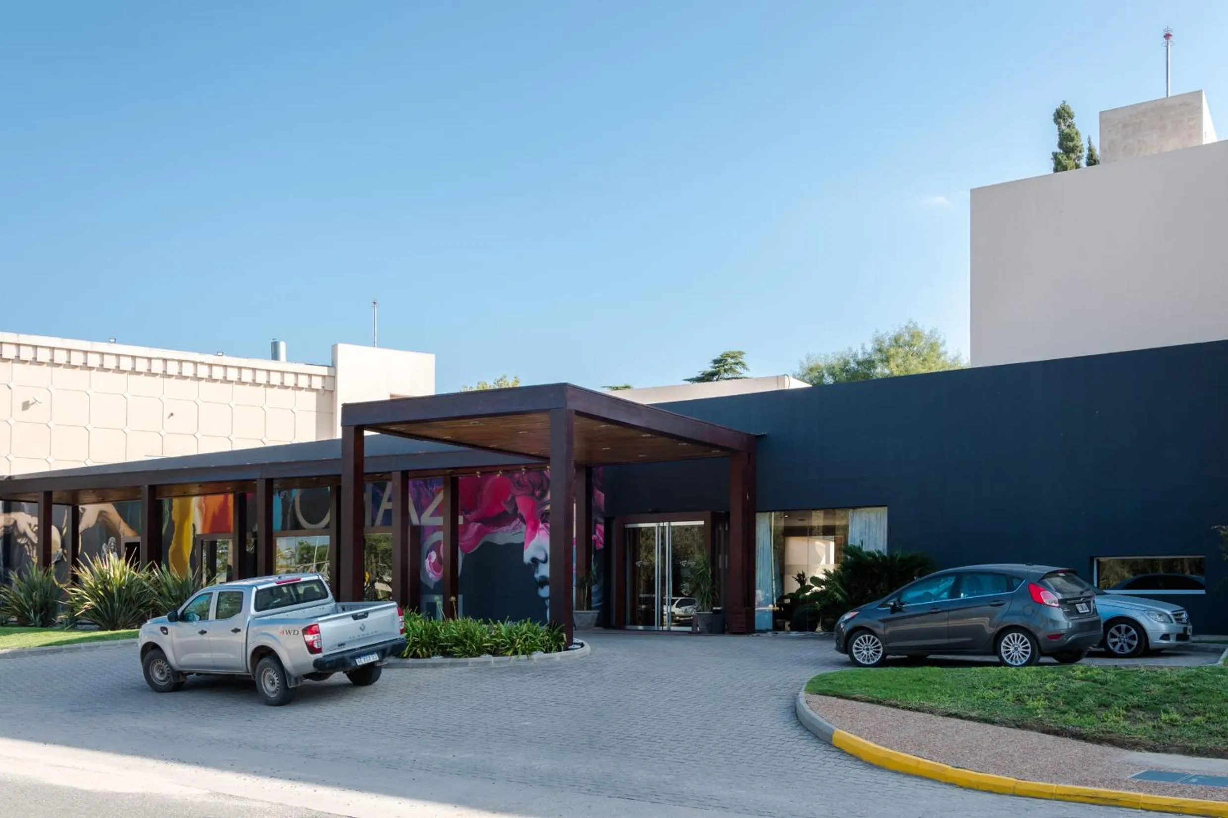 Property building in Howard Johnson Rio Cuarto Hotel y Casino