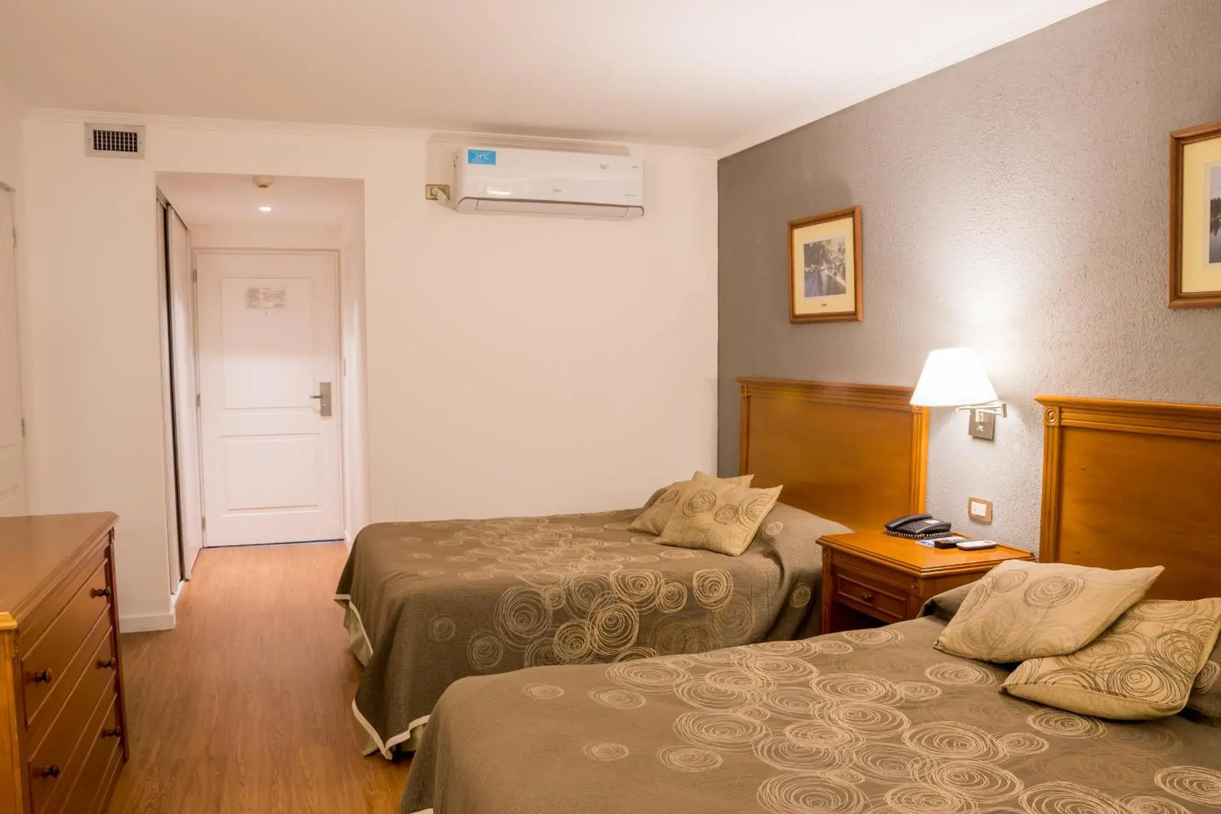 Family Double Room - single occupancy in Howard Johnson Rio Cuarto Hotel y Casino Family Double Room - single occupancy in Howard Johnson Rio Cuarto Hotel y Casino