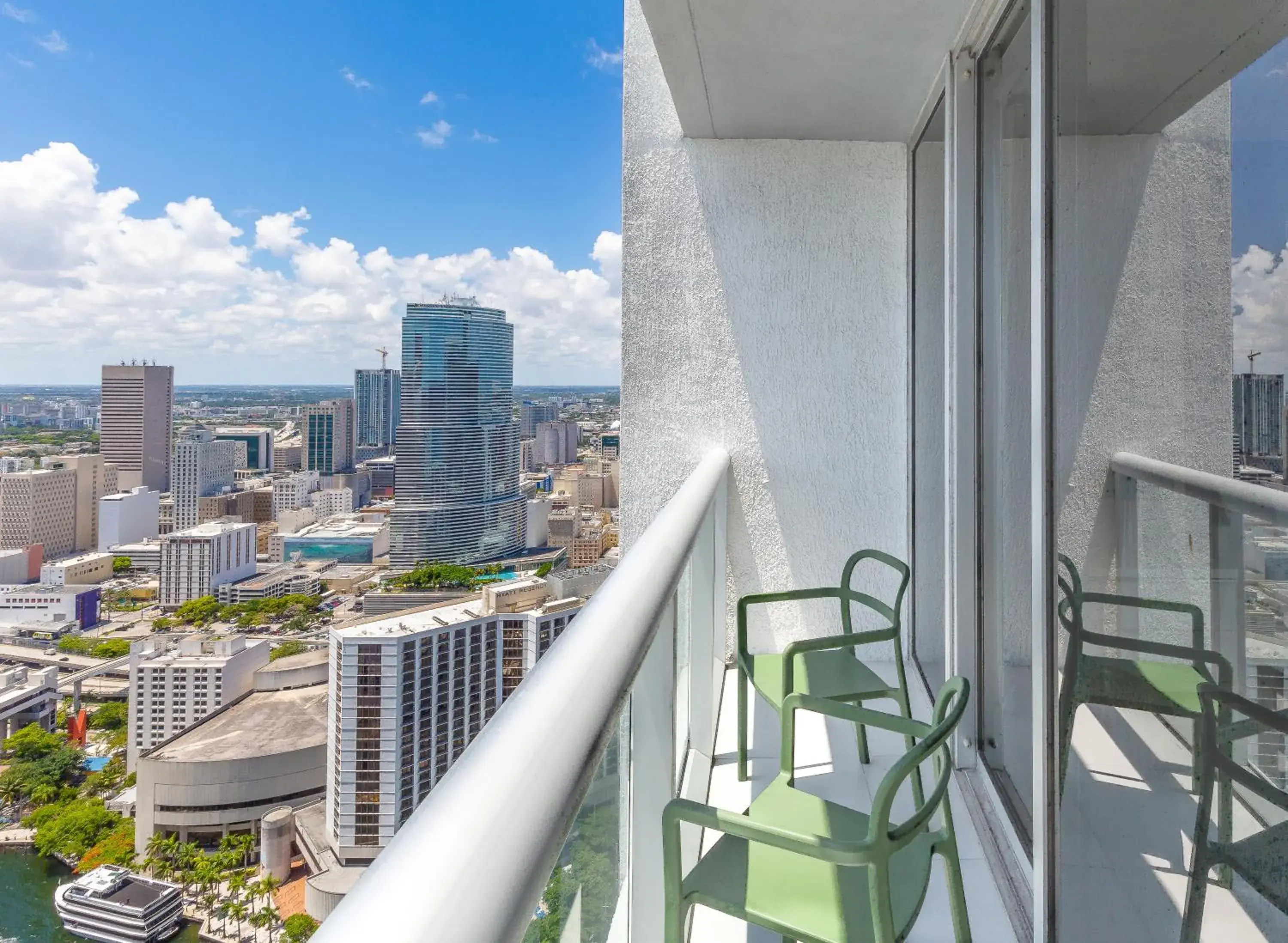 Queen Studio in Brickell by Miami Vacation Rentals Queen Studio in Brickell by Miami Vacation Rentals