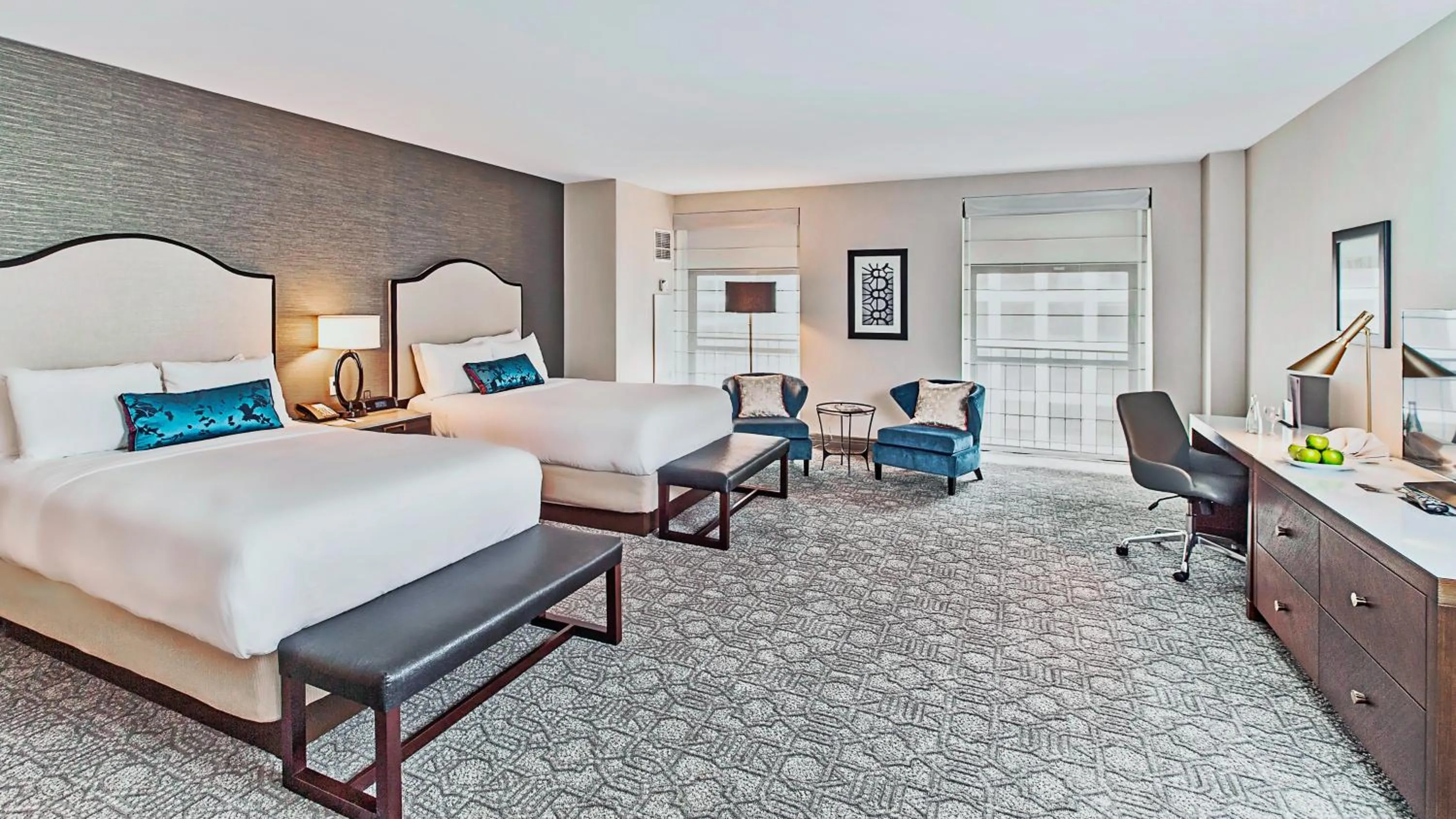 Photo of the whole room, Bed in InterContinental Chicago Magnificent Mile by IHG