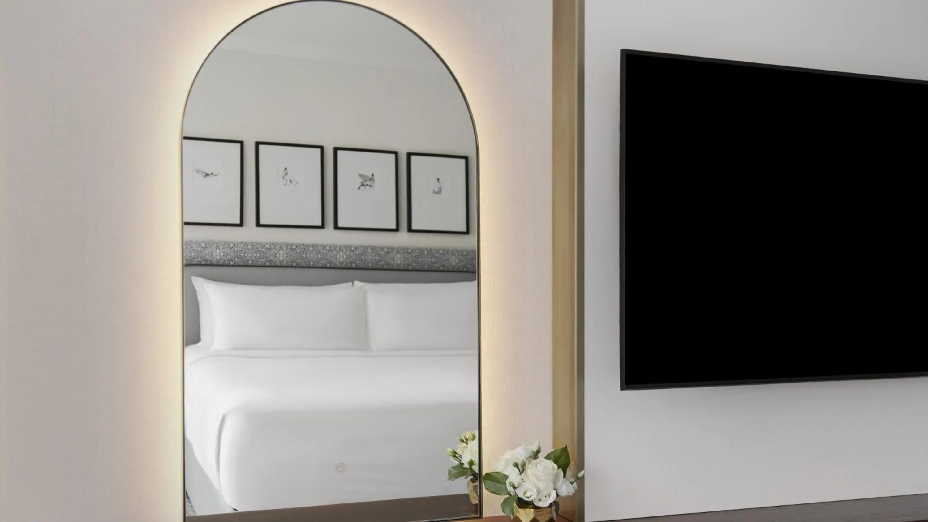 Bedroom, Bed in InterContinental Chicago Magnificent Mile by IHG