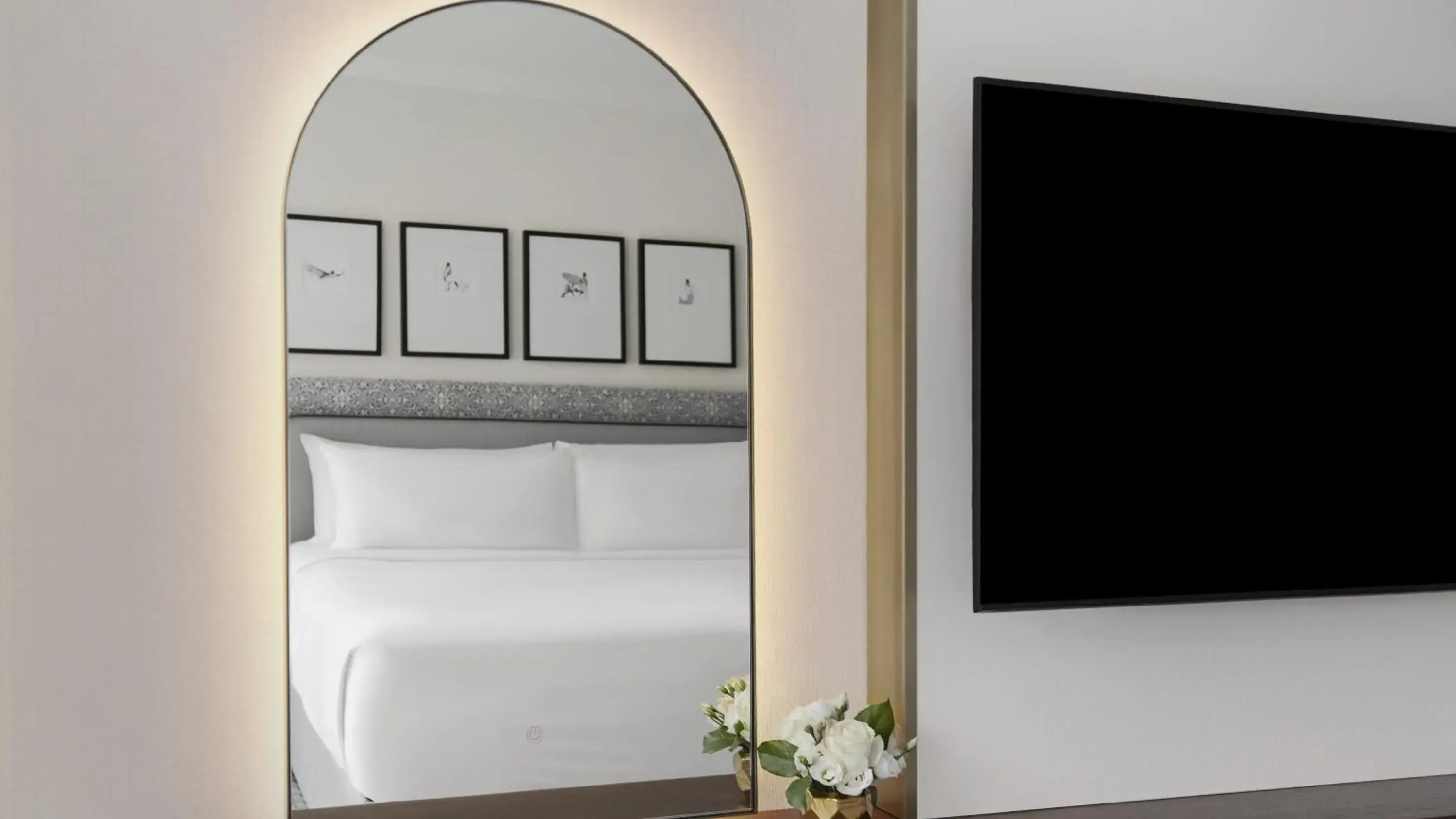 Classic Double Room - Grand Tower in InterContinental Chicago Magnificent Mile by IHG Classic Double Room - Grand Tower in InterContinental Chicago Magnificent Mile by IHG