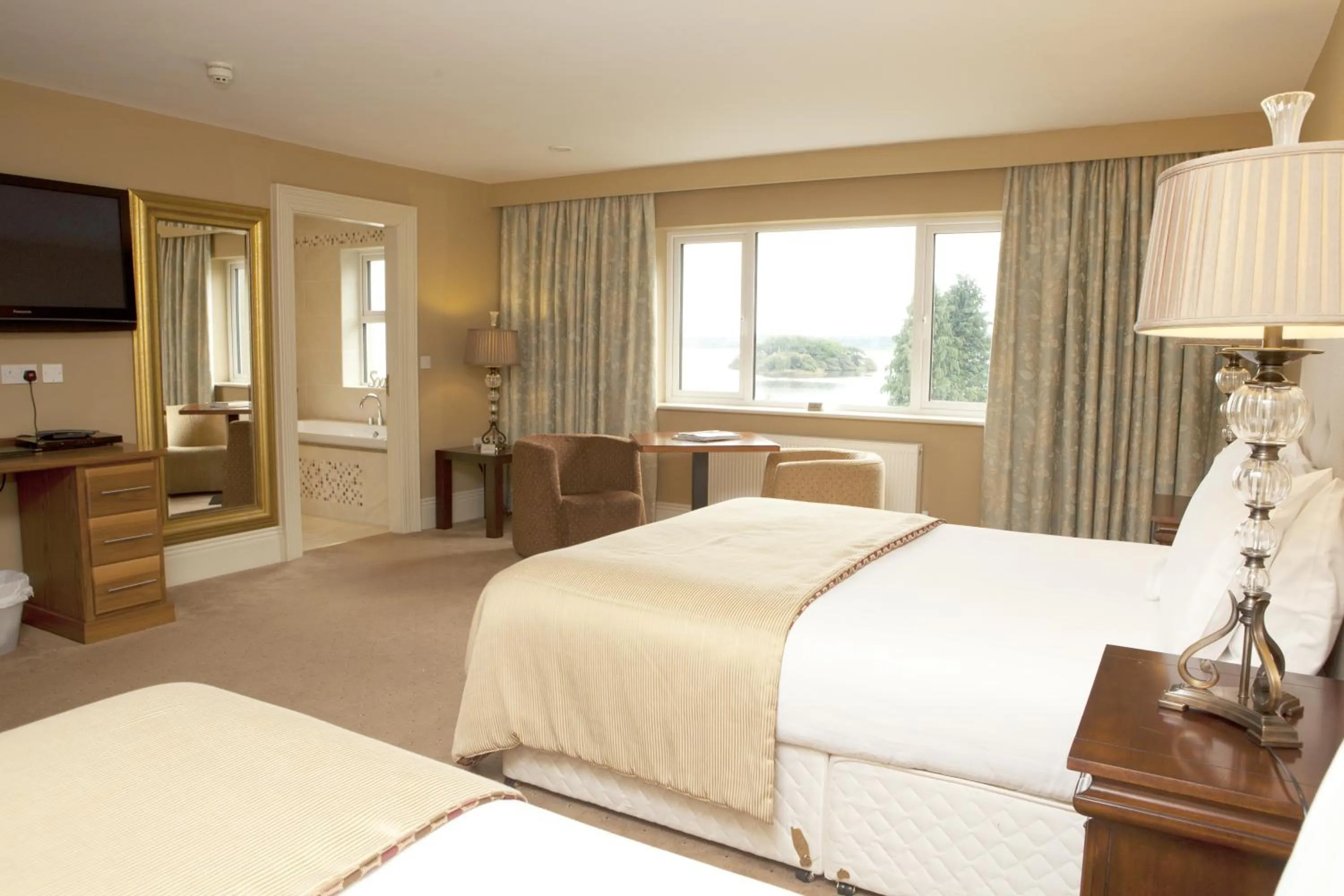 Lake view, Bed in St Kyrans Guest House