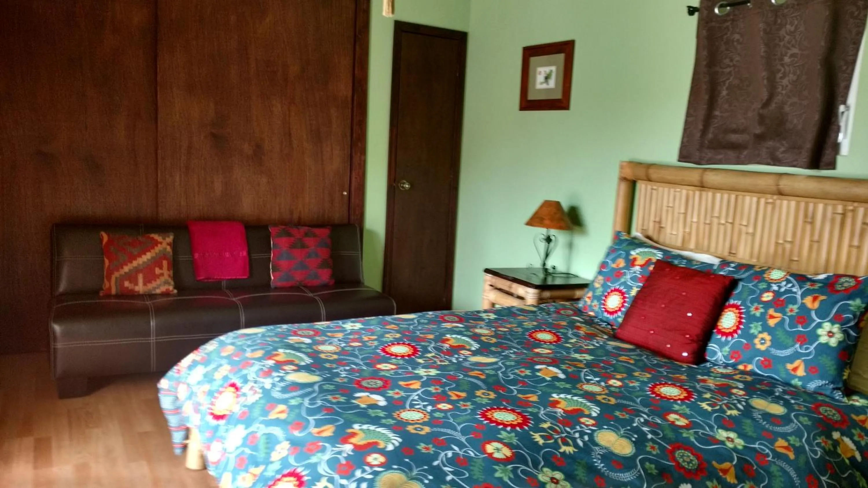 Bed in Vinofilia Wine Country Inn