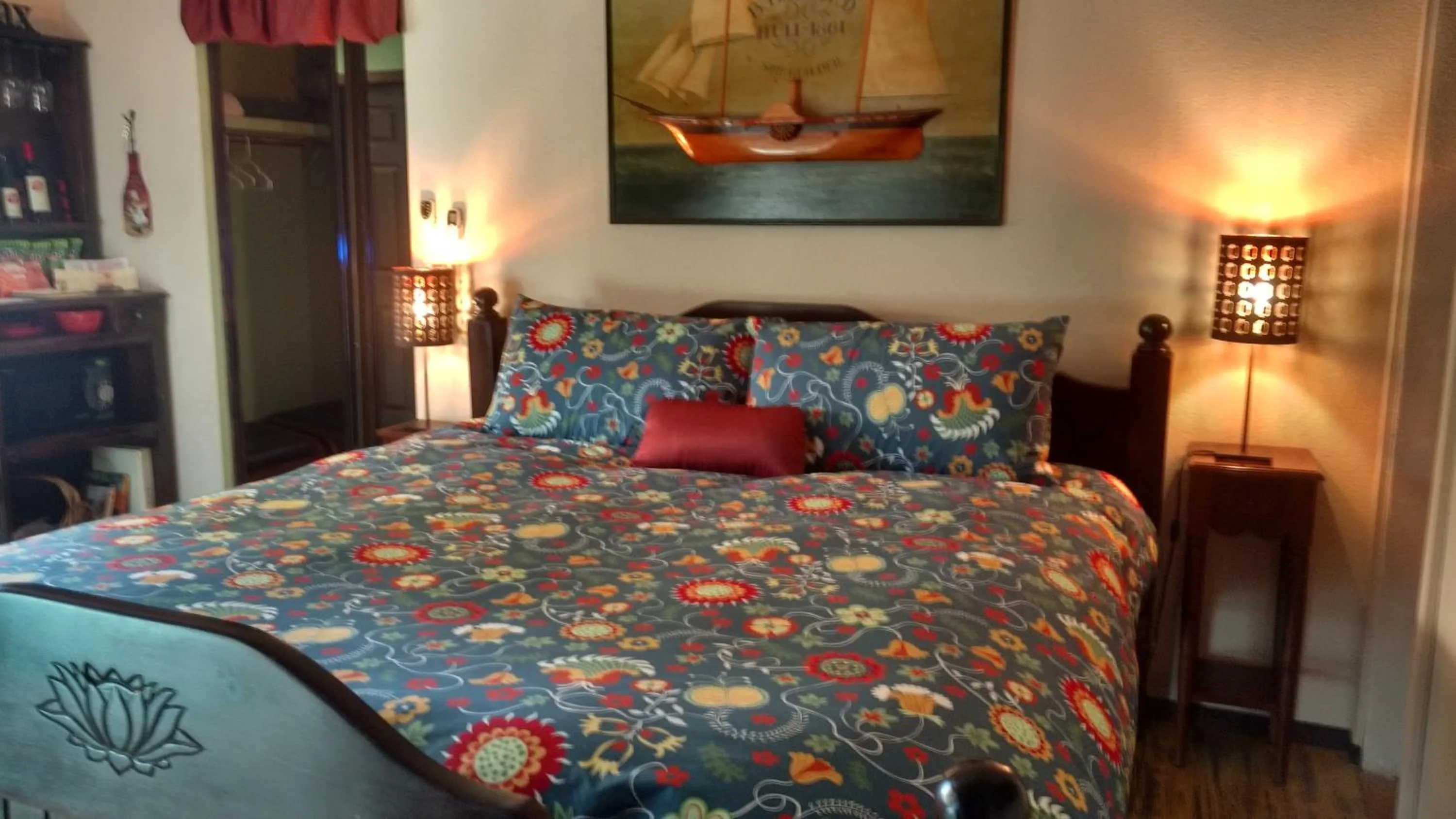 Bed in Vinofilia Wine Country Inn