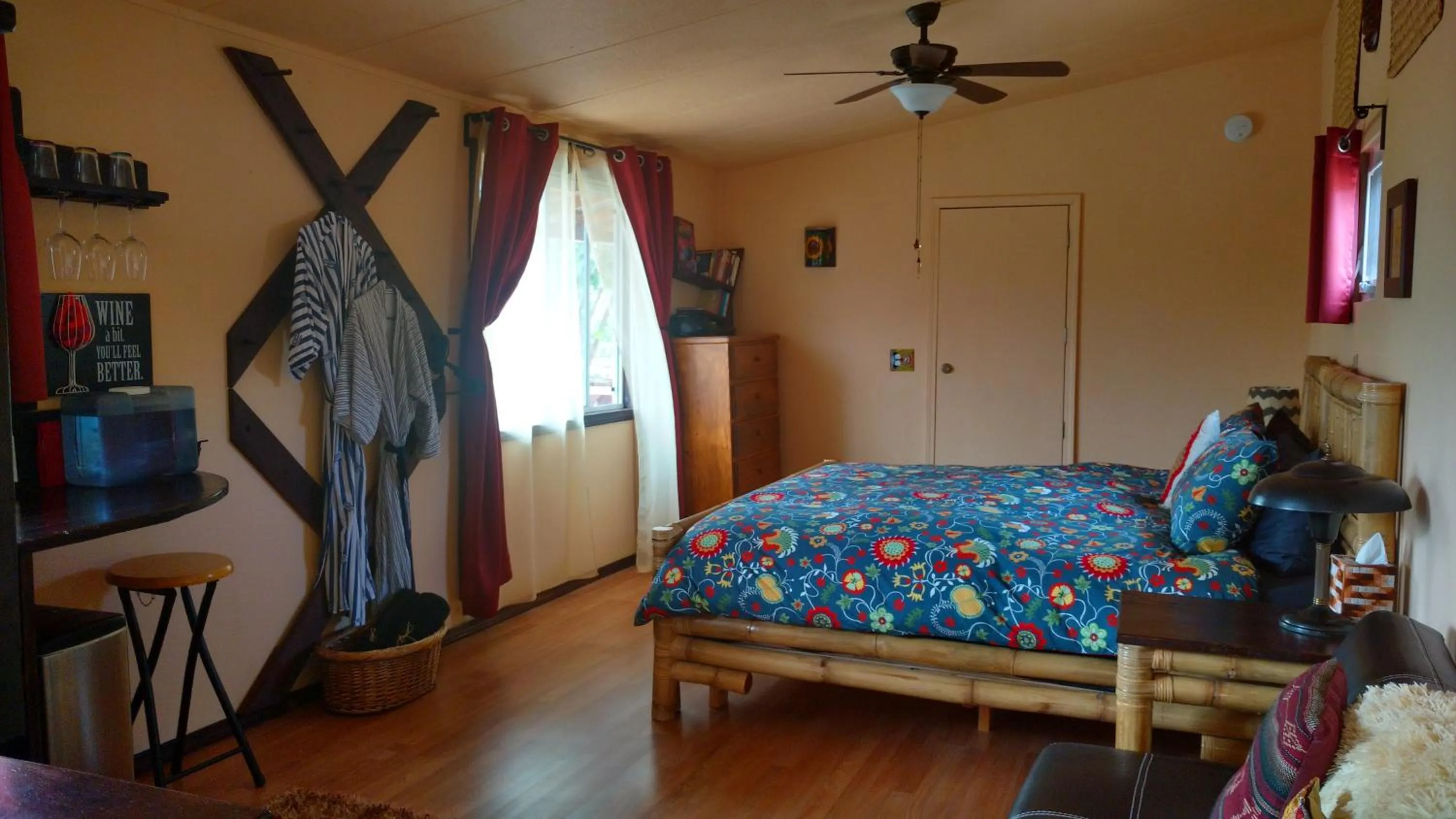 Bed in Vinofilia Wine Country Inn