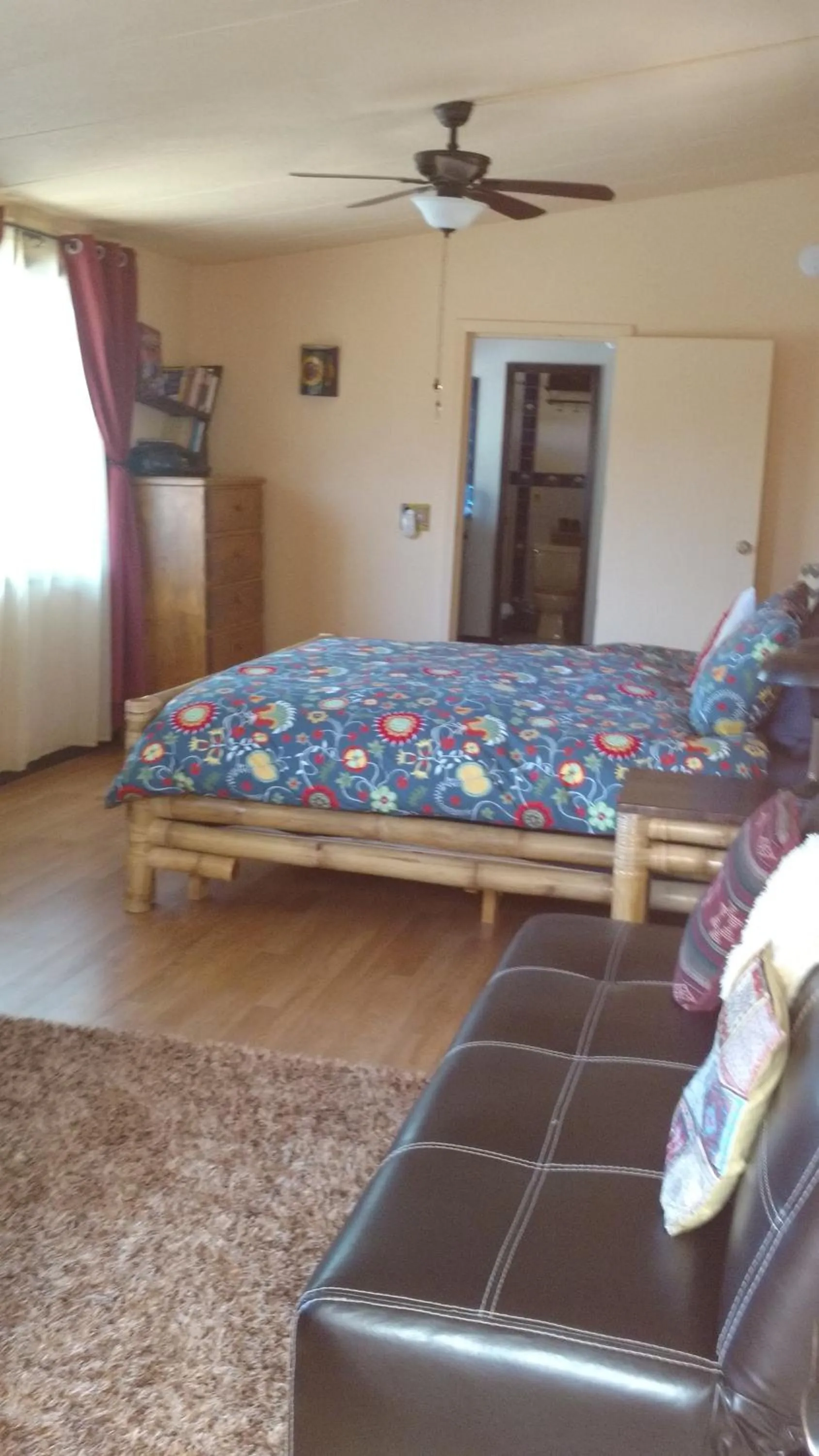 Bed in Vinofilia Wine Country Inn