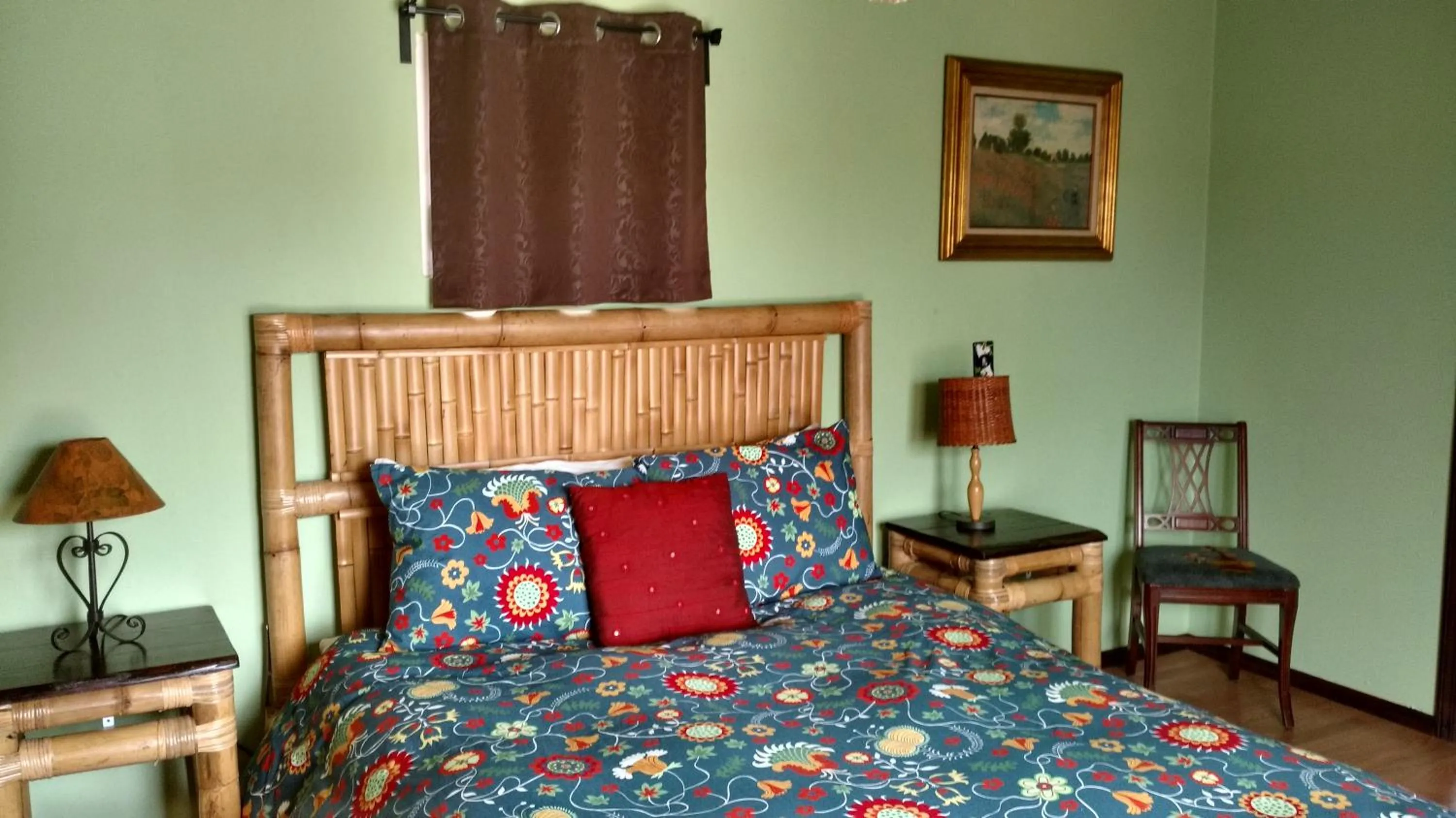 Bed in Vinofilia Wine Country Inn