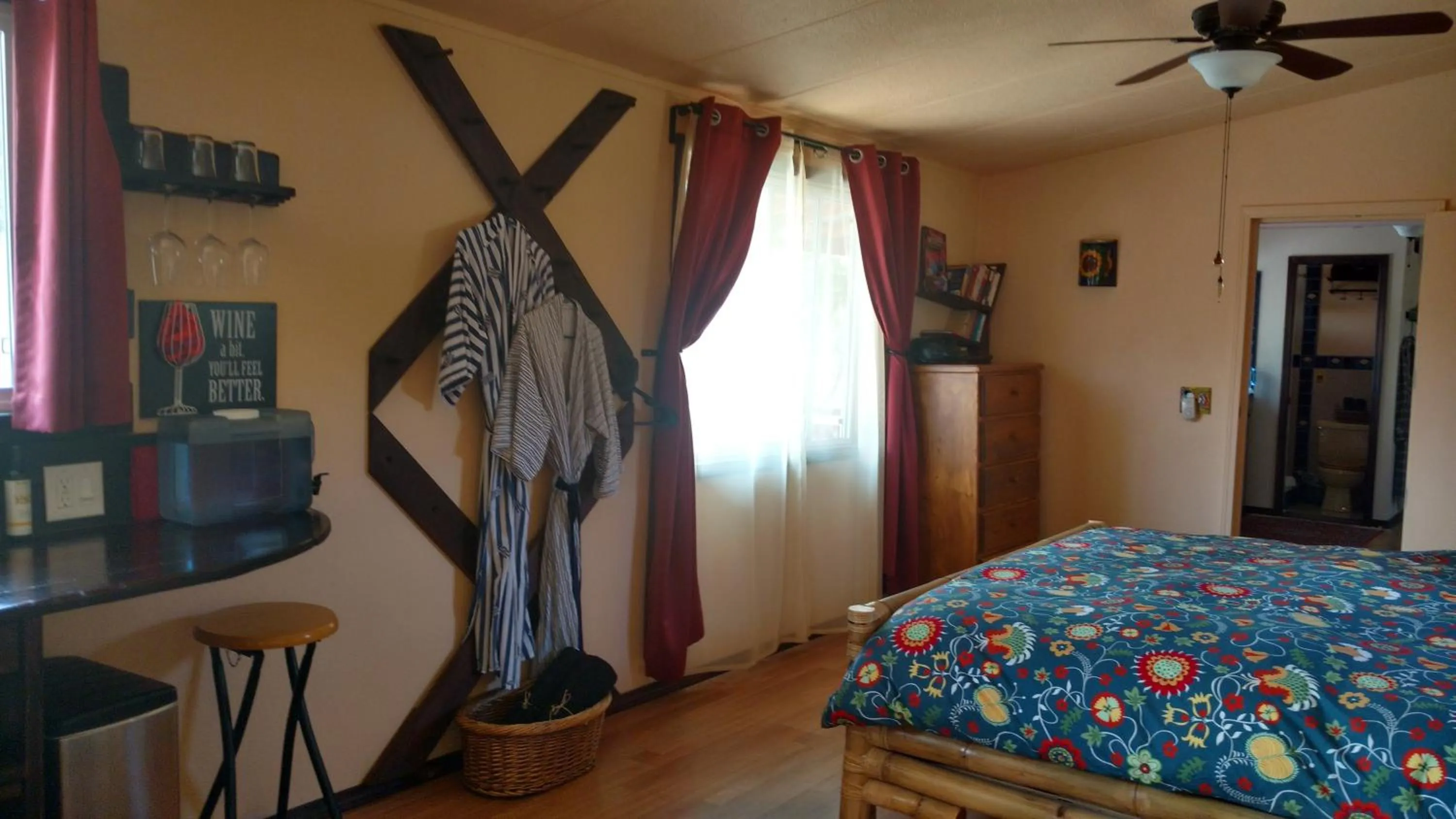 Bed in Vinofilia Wine Country Inn