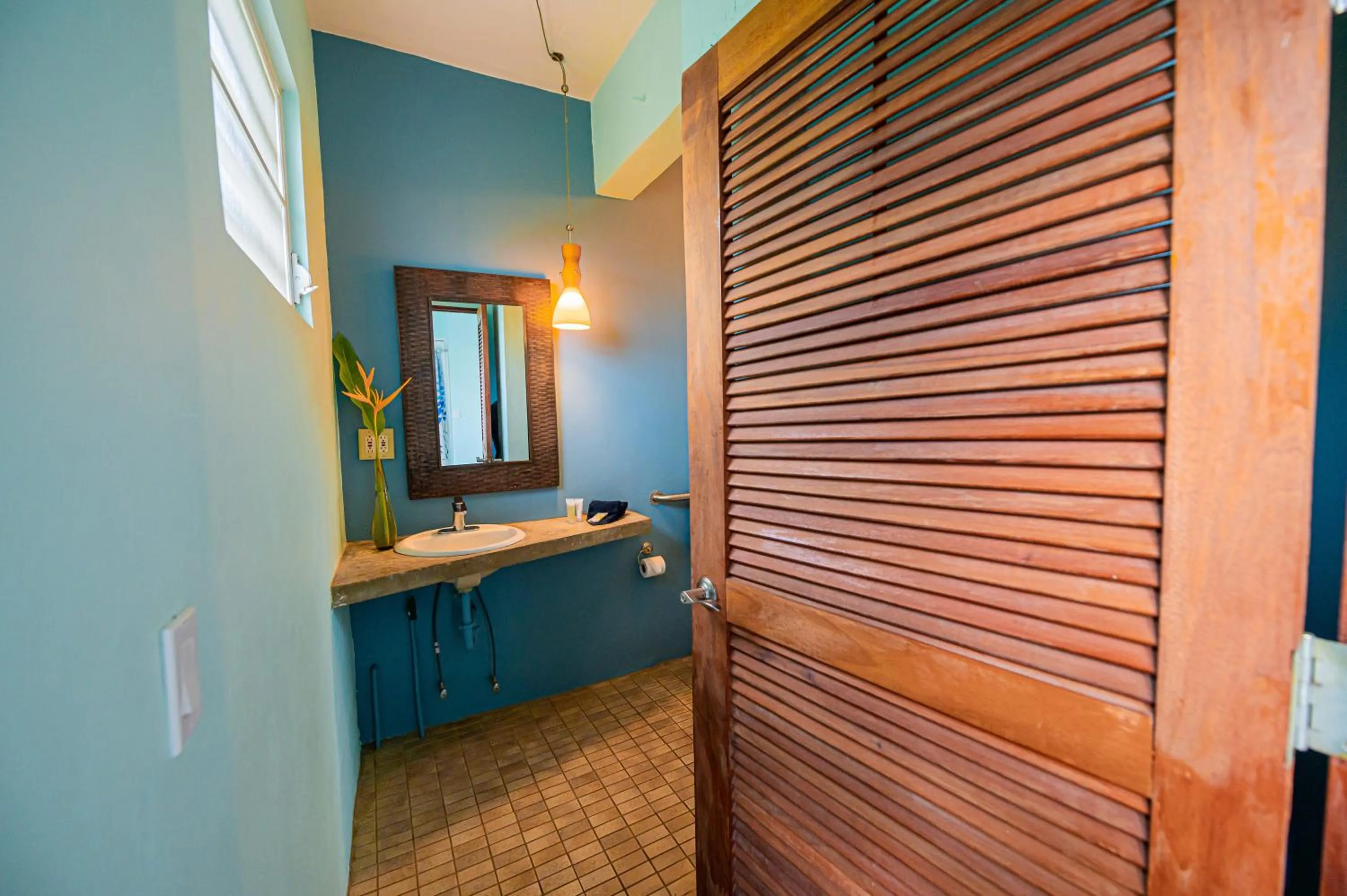 Bathroom in Casa de Amistad Guesthouse